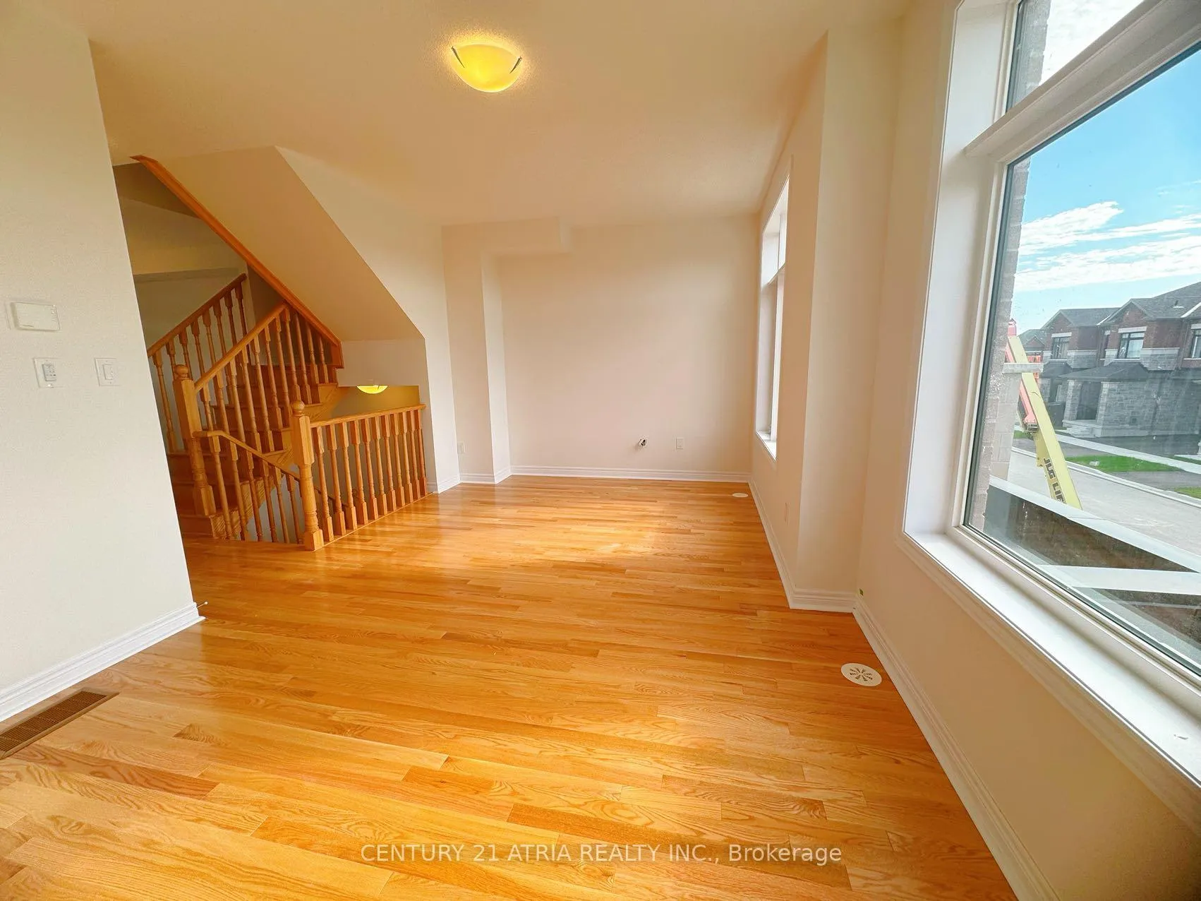 Photo 7 of 96 Robert Eaton Avenue, Markham, Middlefield — HOMEH