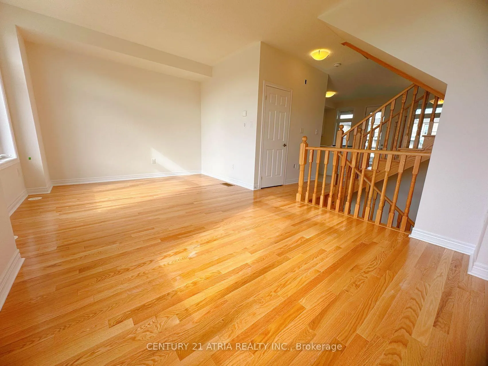 Photo 9 of 96 Robert Eaton Avenue, Markham, Middlefield — HOMEH
