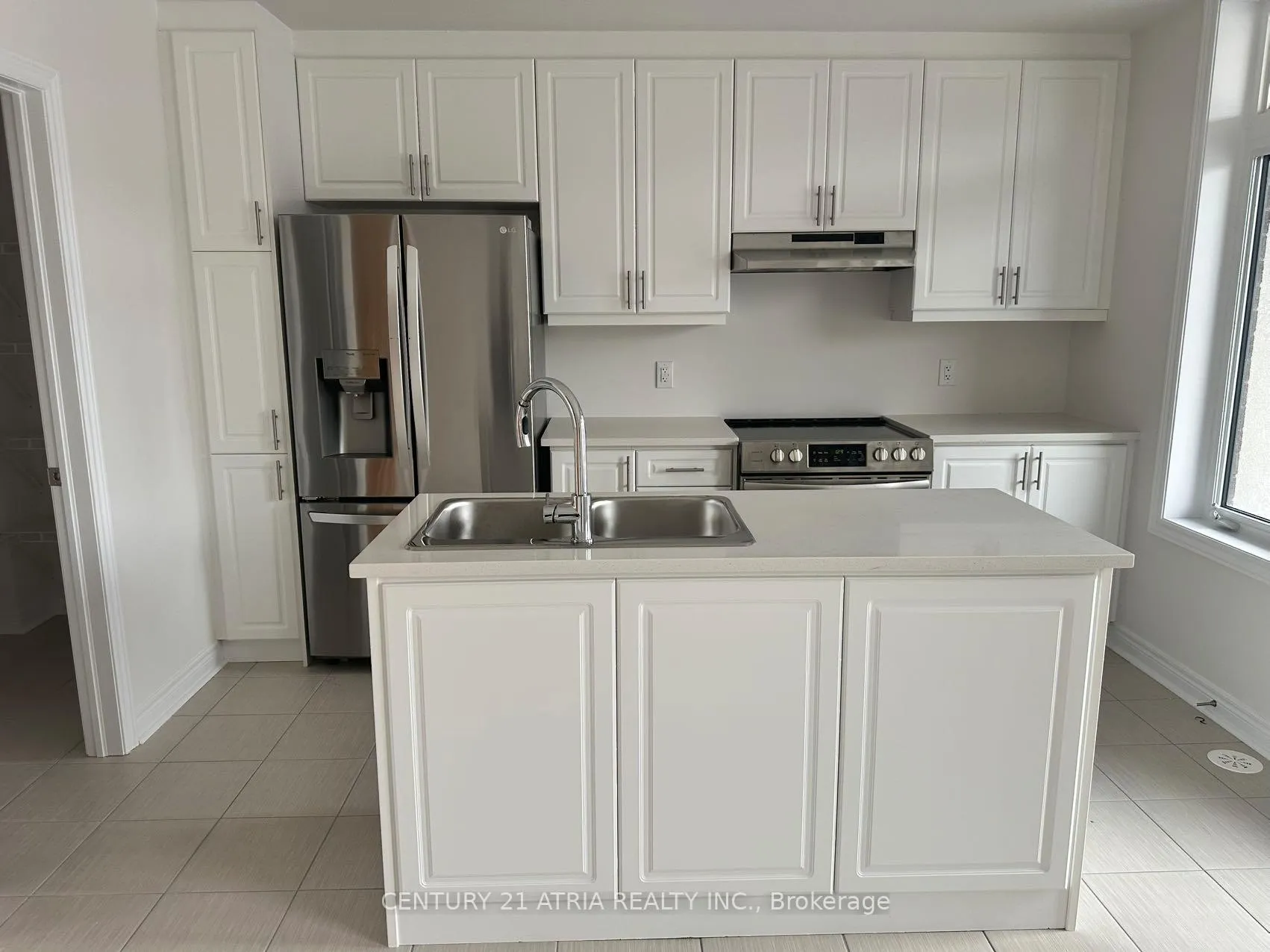 Photo 11 of 96 Robert Eaton Avenue, Markham, Middlefield — HOMEH