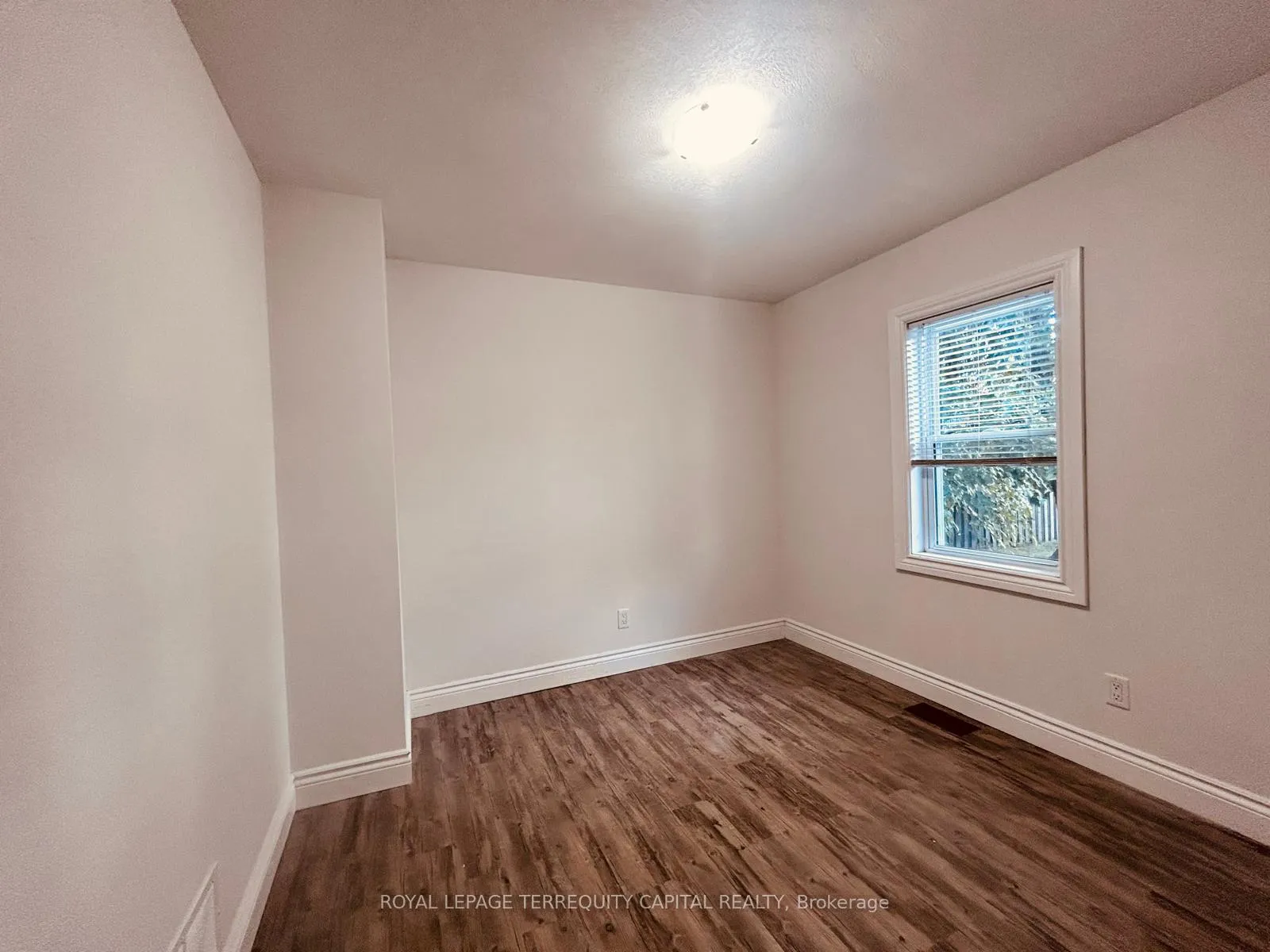 Photo 4 of Unit Upper, 190 Innisfil Street, Barrie, Lakeshore — HOMEH