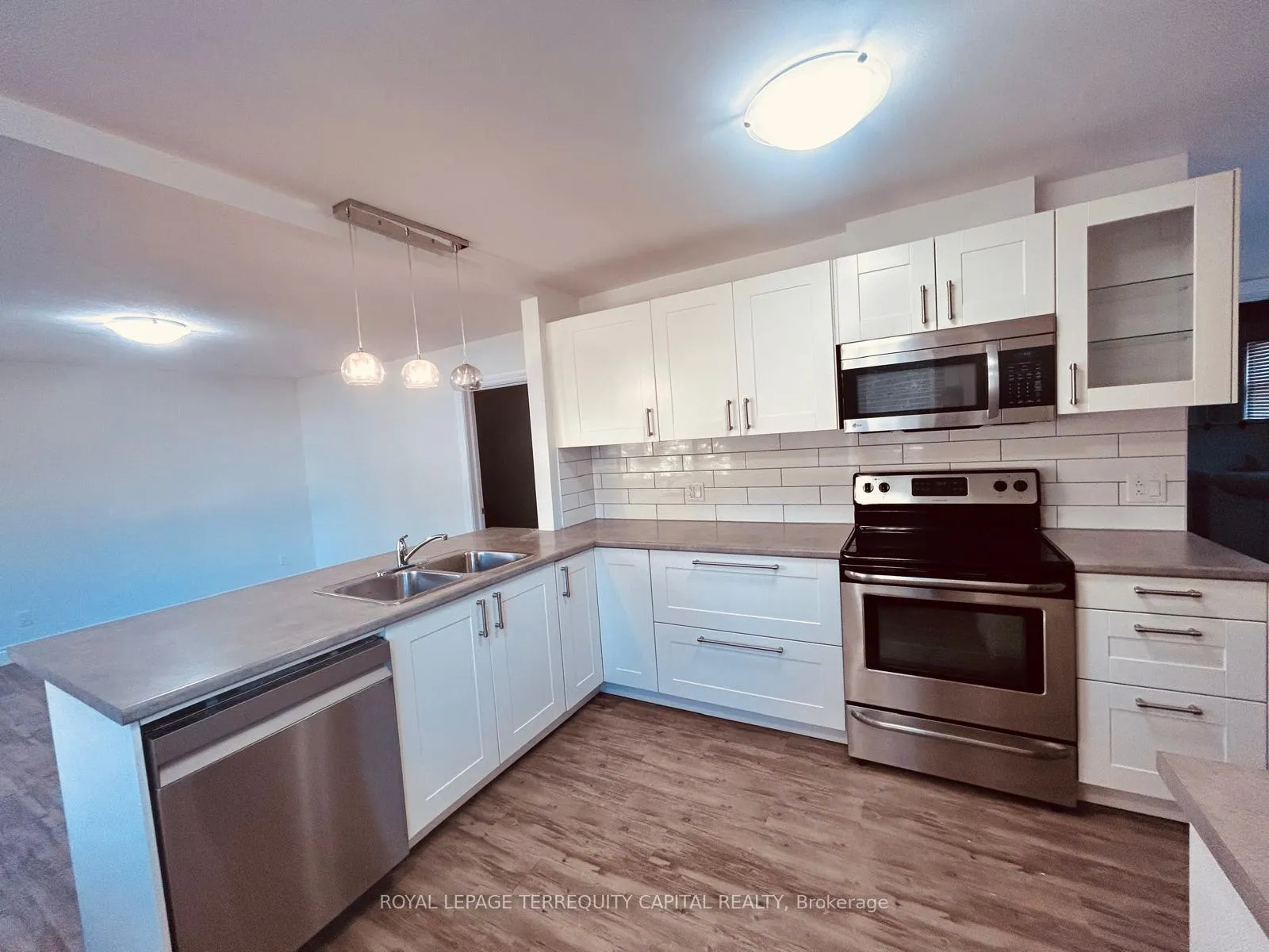 Photo 7 of Unit Upper, 190 Innisfil Street, Barrie, Lakeshore — HOMEH