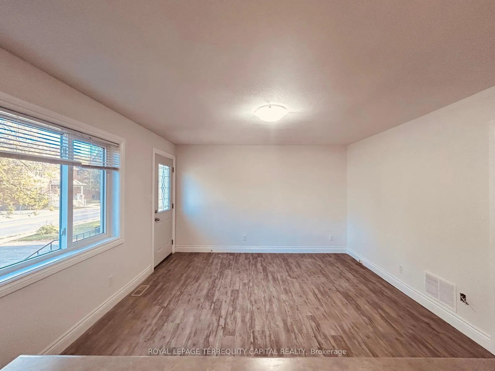 Photo 9 of Unit Upper, 190 Innisfil Street, Barrie, Lakeshore — HOMEH