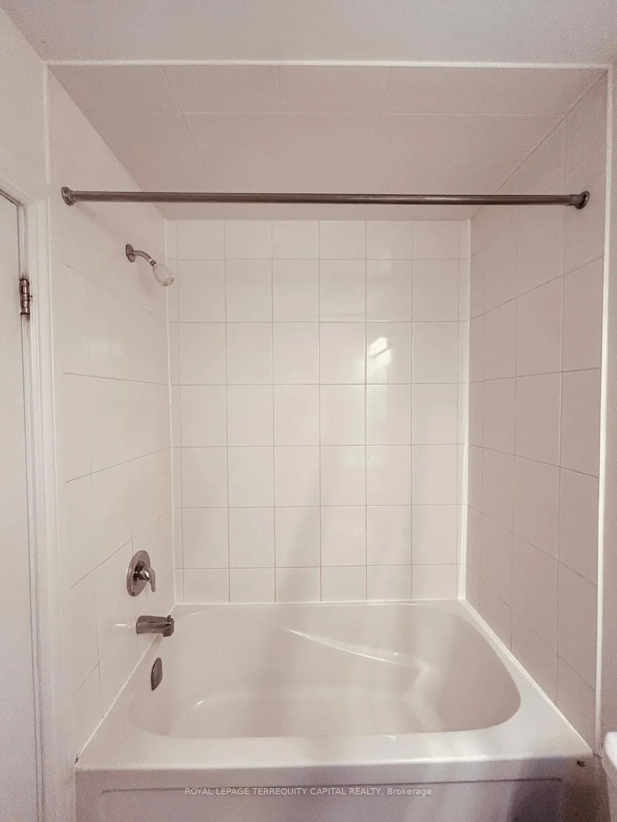Photo 14 of Unit Upper, 190 Innisfil Street, Barrie, Lakeshore — HOMEH