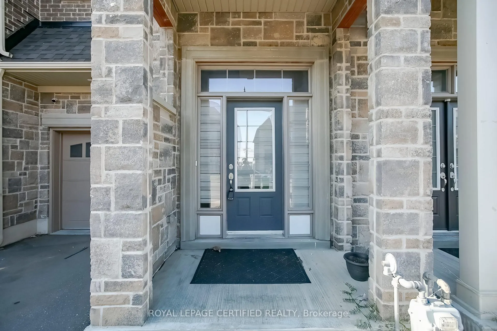 Photo 4 of 34 Dalbeattie Drive, Brampton, Bram West — HOMEH
