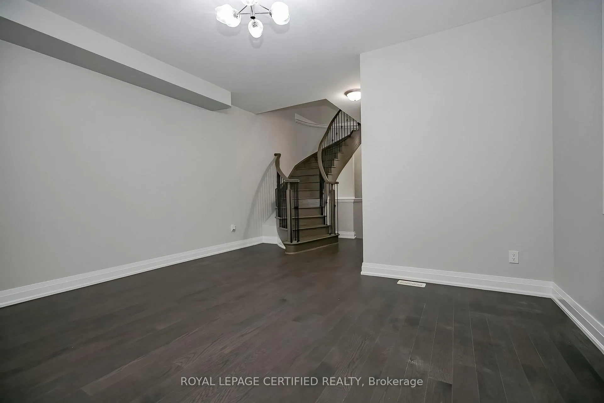 Photo 11 of 34 Dalbeattie Drive, Brampton, Bram West — HOMEH