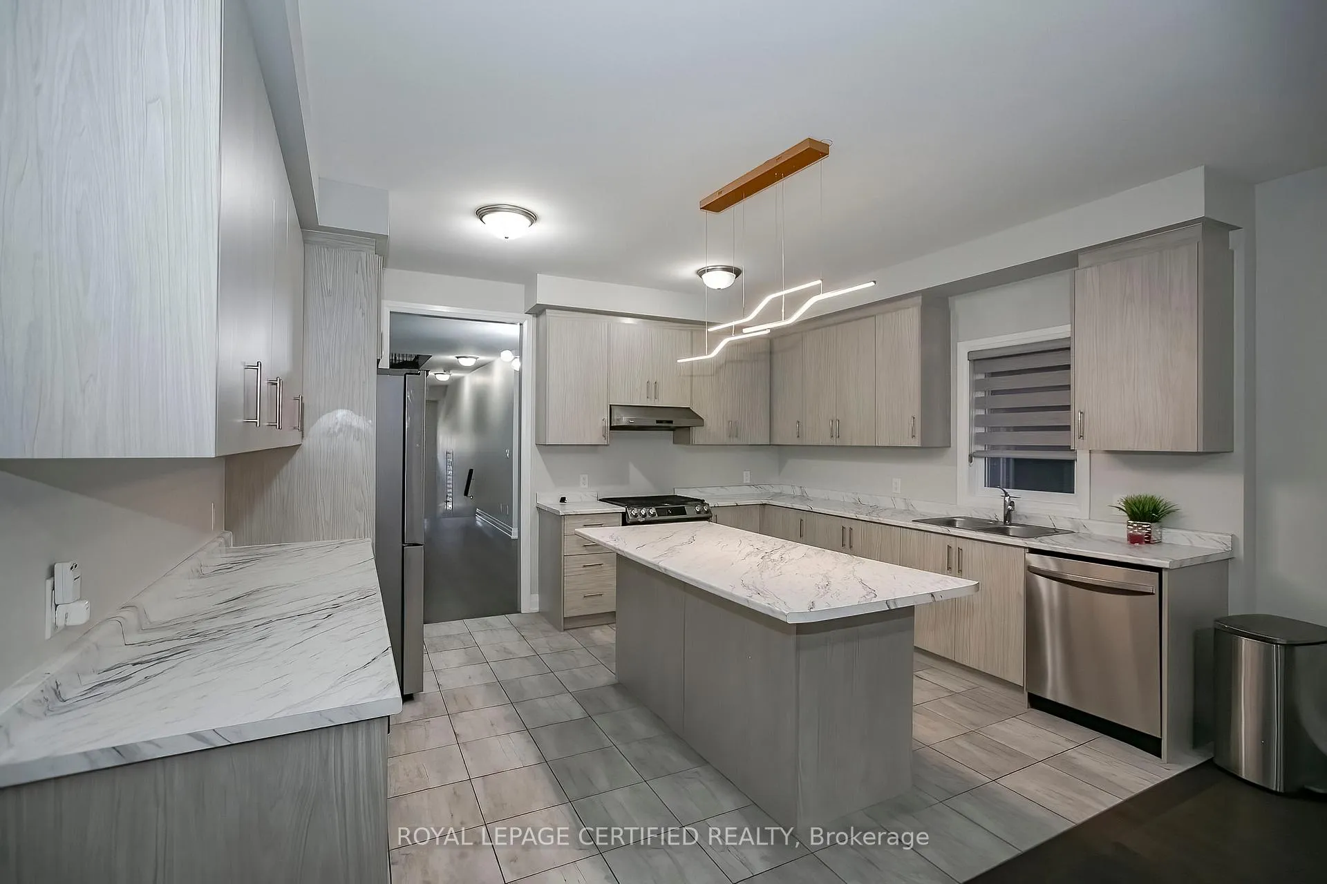 Photo 14 of 34 Dalbeattie Drive, Brampton, Bram West — HOMEH