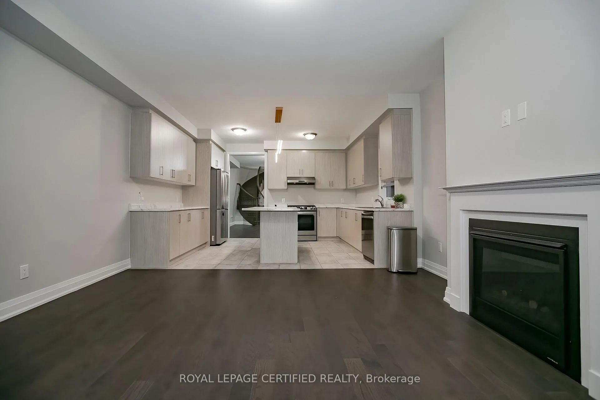 Photo 17 of 34 Dalbeattie Drive, Brampton, Bram West — HOMEH