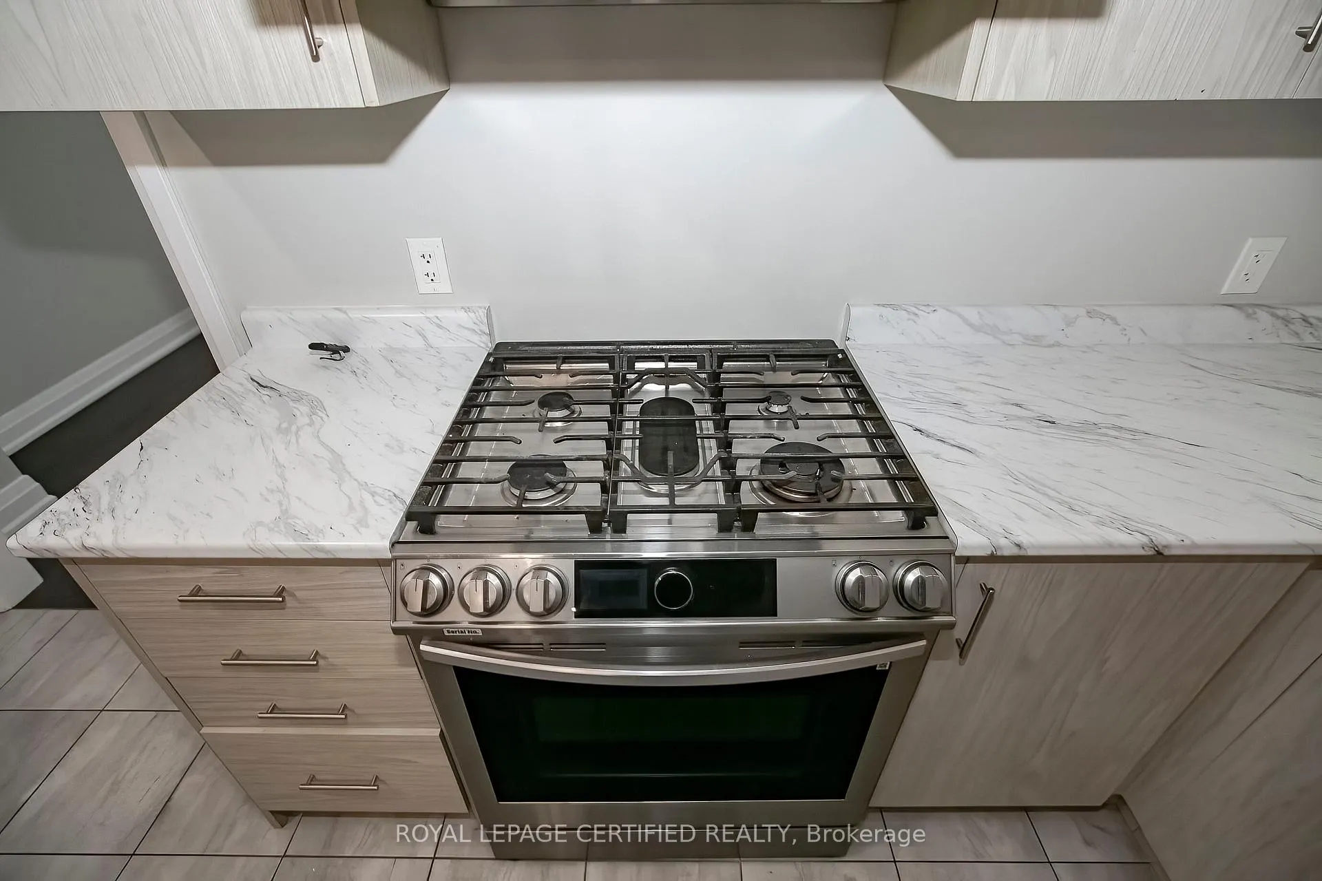 Photo 19 of 34 Dalbeattie Drive, Brampton, Bram West — HOMEH