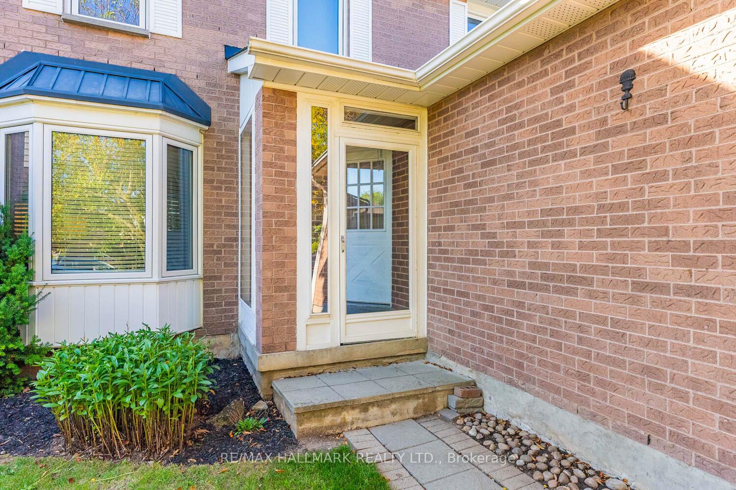 Photo 2 of 2143 Hunt Crescent, Burlington, Headon — HOMEH