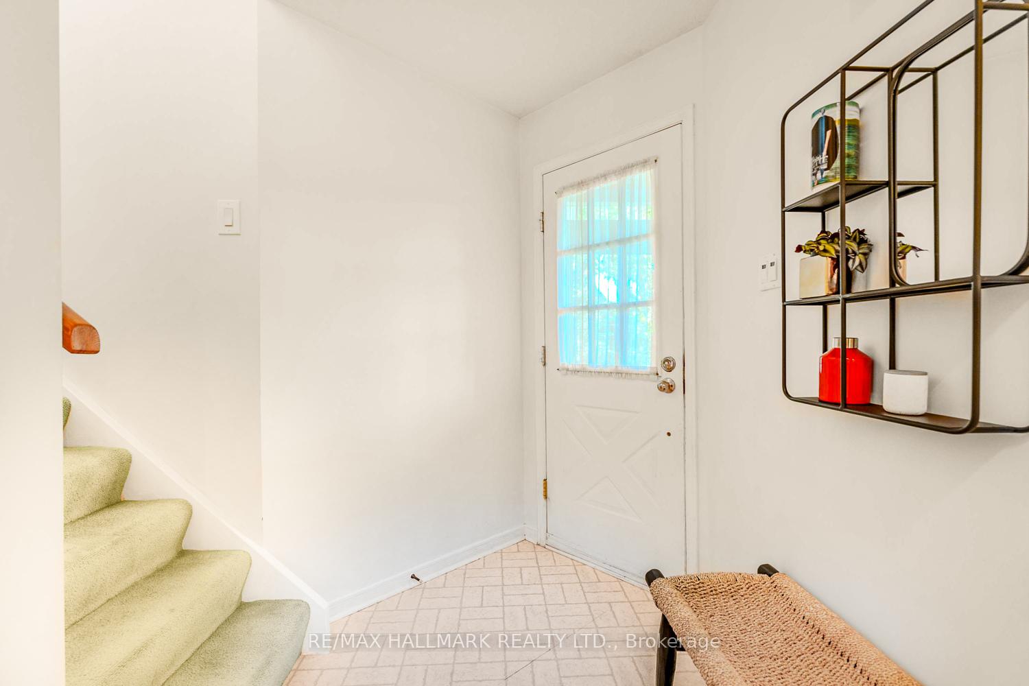 Photo 3 of 2143 Hunt Crescent, Burlington, Headon — HOMEH