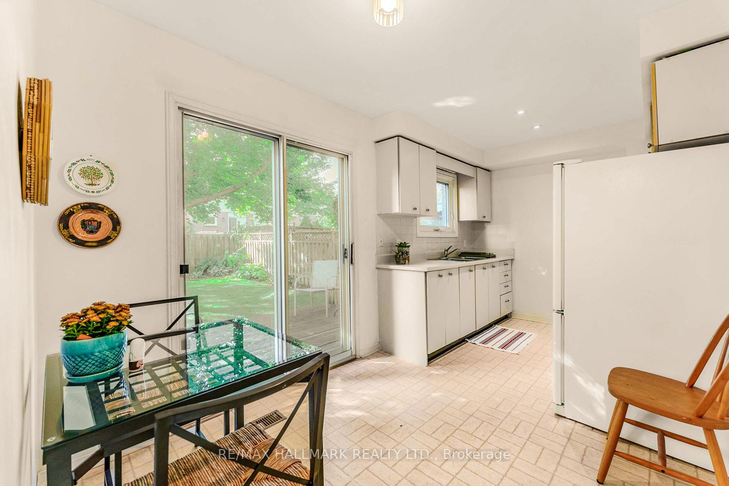 Photo 13 of 2143 Hunt Crescent, Burlington, Headon — HOMEH
