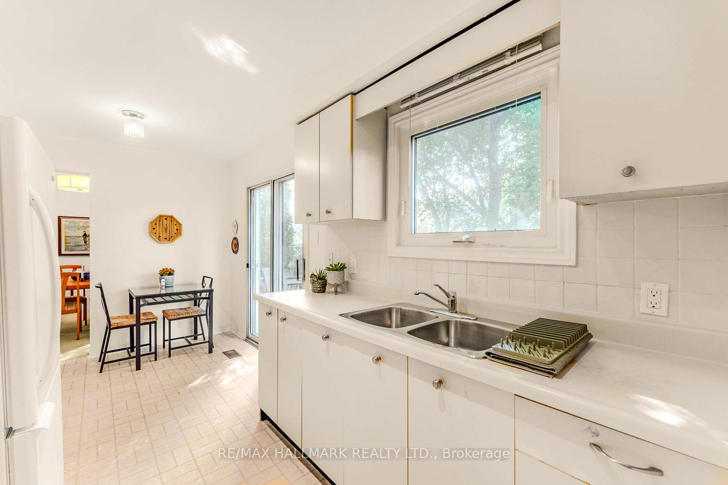 Photo 16 of 2143 Hunt Crescent, Burlington, Headon — HOMEH