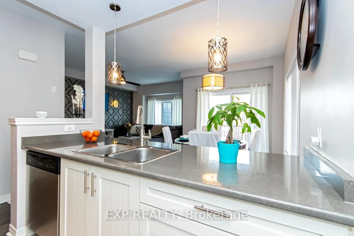 Photo 10 of 1 Lakefront Drive, Hamilton, Lakeshore — HOMEH