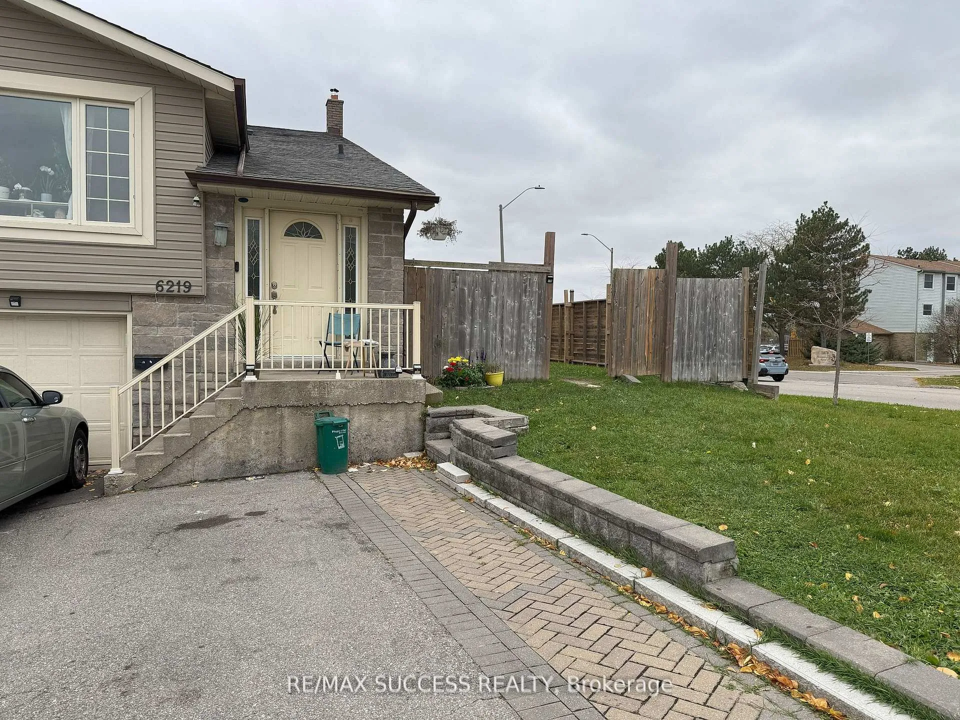 Front of 6219 Atherly Crescent