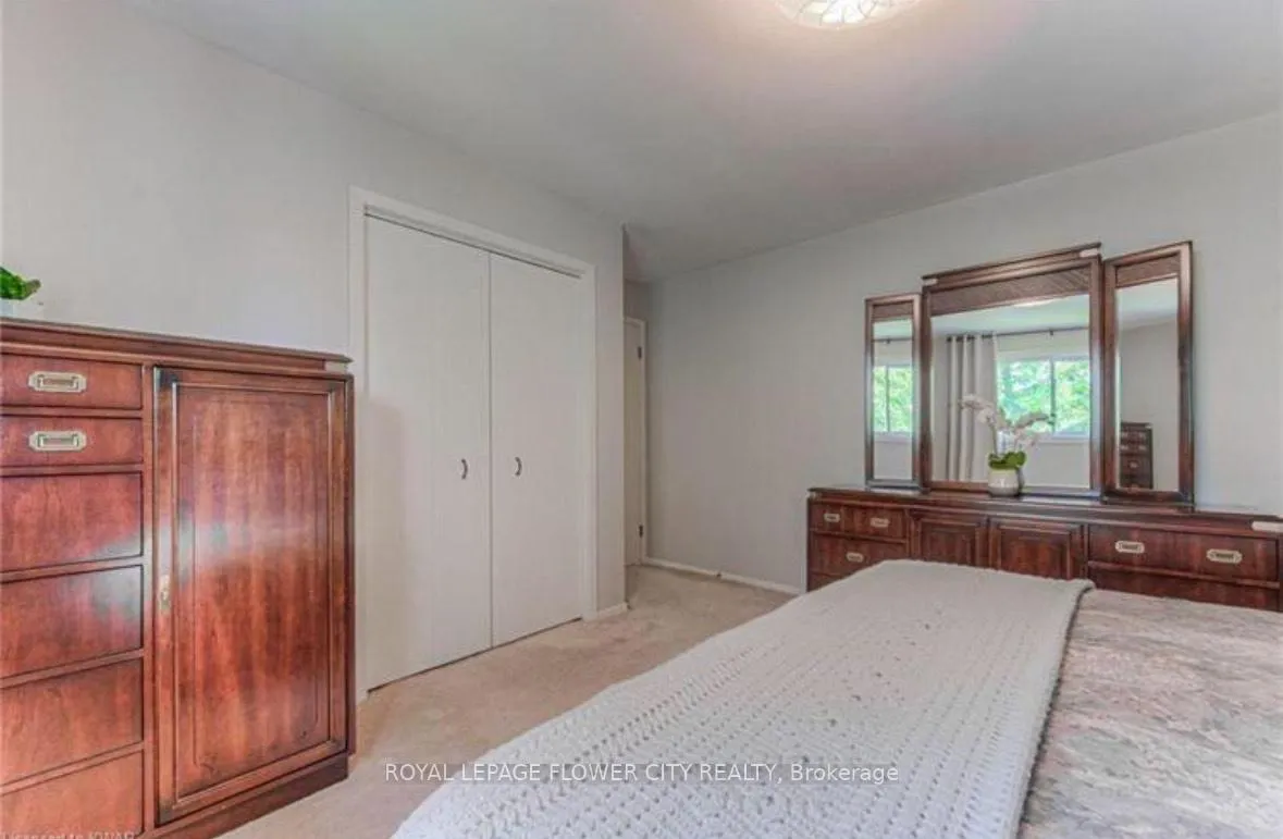 Photo 5 of 160 Westheights Drive, Kitchener — HOMEH