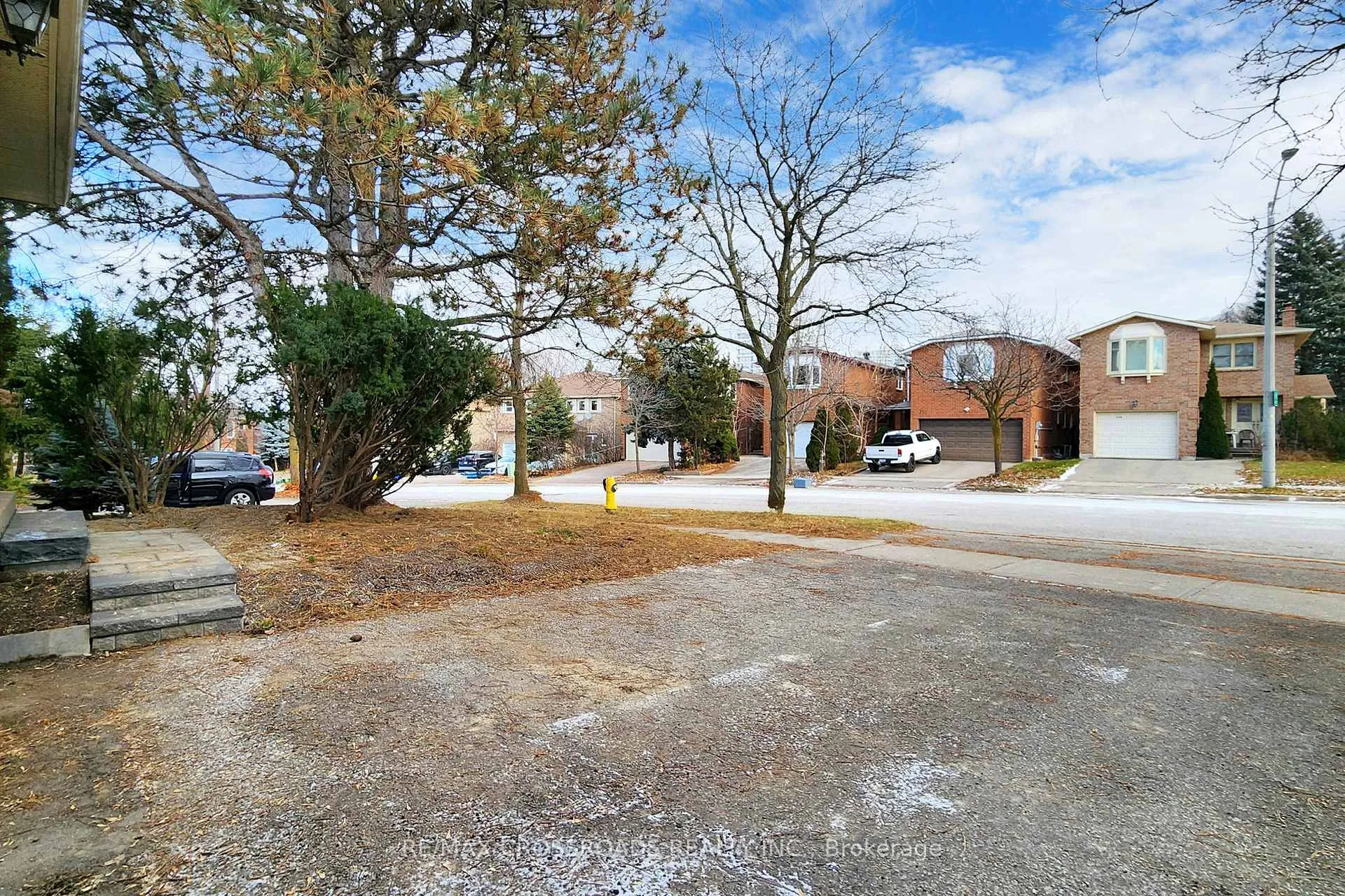 Photo 3 of 726 York Hill Boulevard, Vaughan, Crestwood-Springfarm-Yorkhill — HOMEH