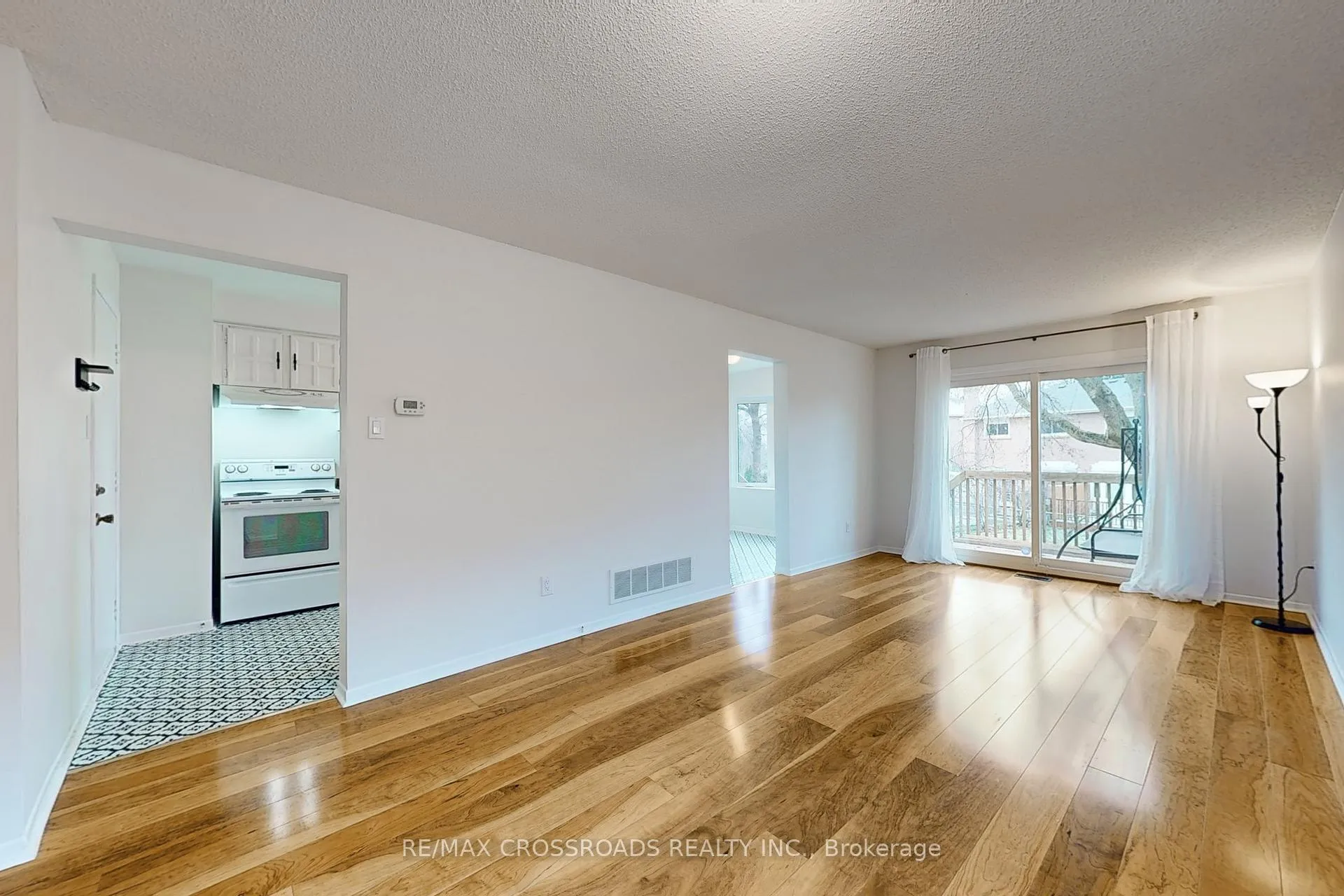 Photo 5 of 726 York Hill Boulevard, Vaughan, Crestwood-Springfarm-Yorkhill — HOMEH