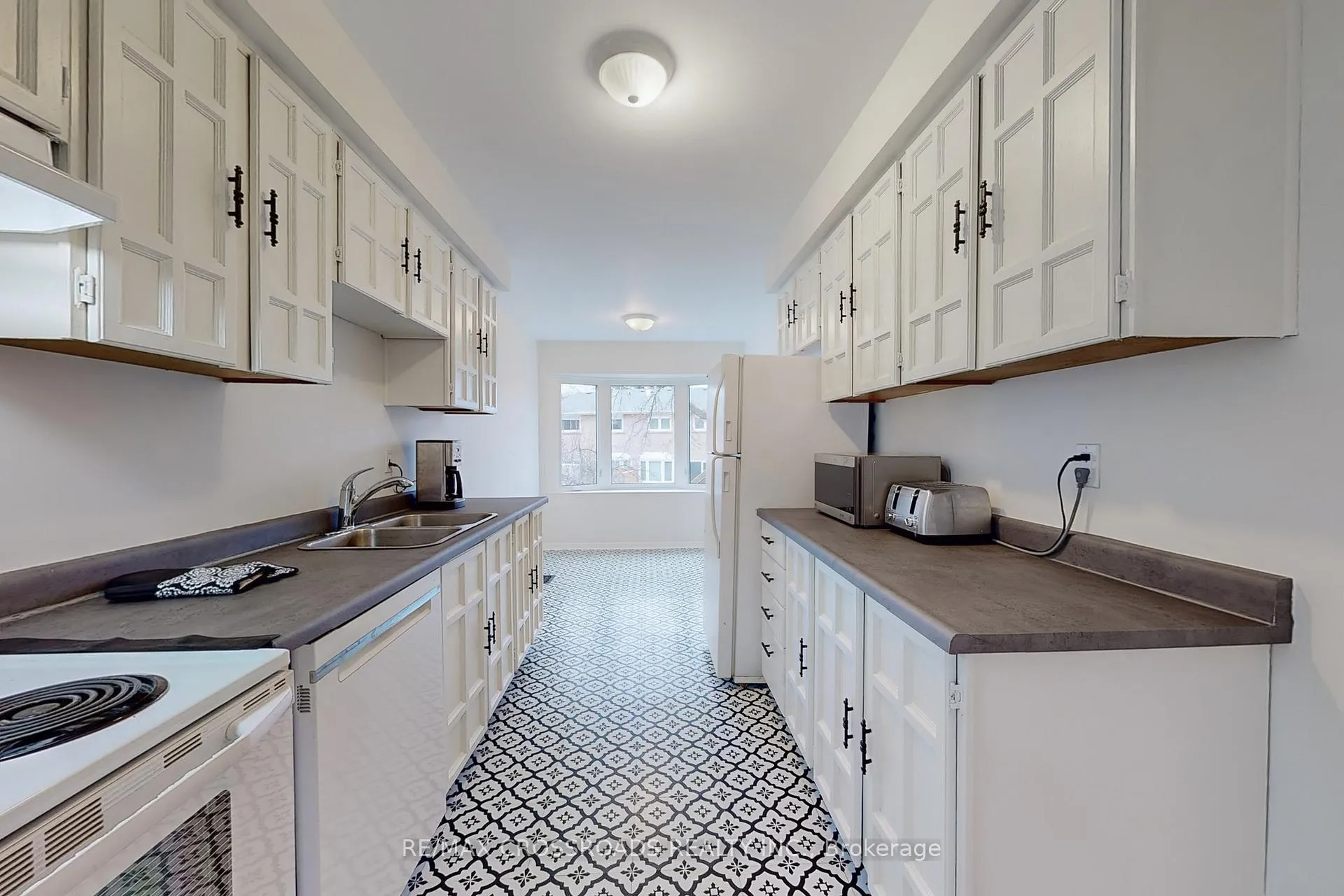 Photo 8 of 726 York Hill Boulevard, Vaughan, Crestwood-Springfarm-Yorkhill — HOMEH
