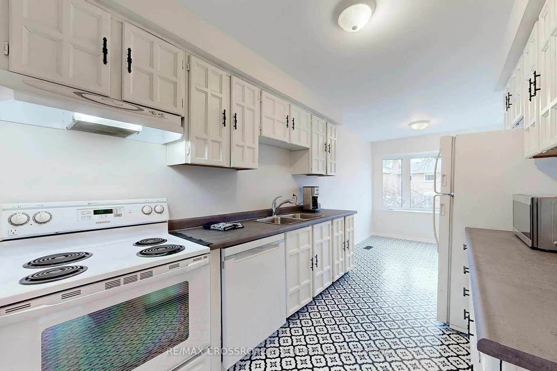 Photo 10 of 726 York Hill Boulevard, Vaughan, Crestwood-Springfarm-Yorkhill — HOMEH