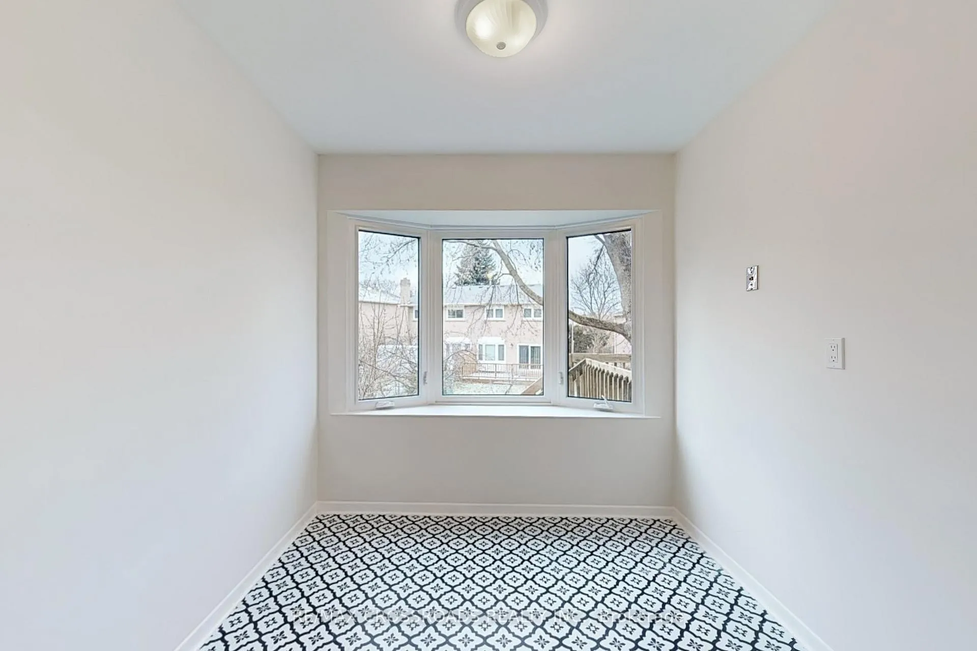 Photo 11 of 726 York Hill Boulevard, Vaughan, Crestwood-Springfarm-Yorkhill — HOMEH
