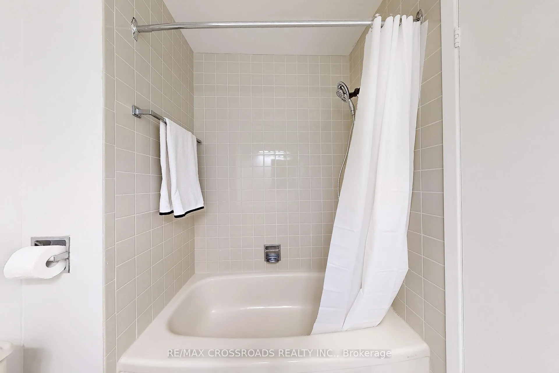 Photo 28 of 726 York Hill Boulevard, Vaughan, Crestwood-Springfarm-Yorkhill — HOMEH
