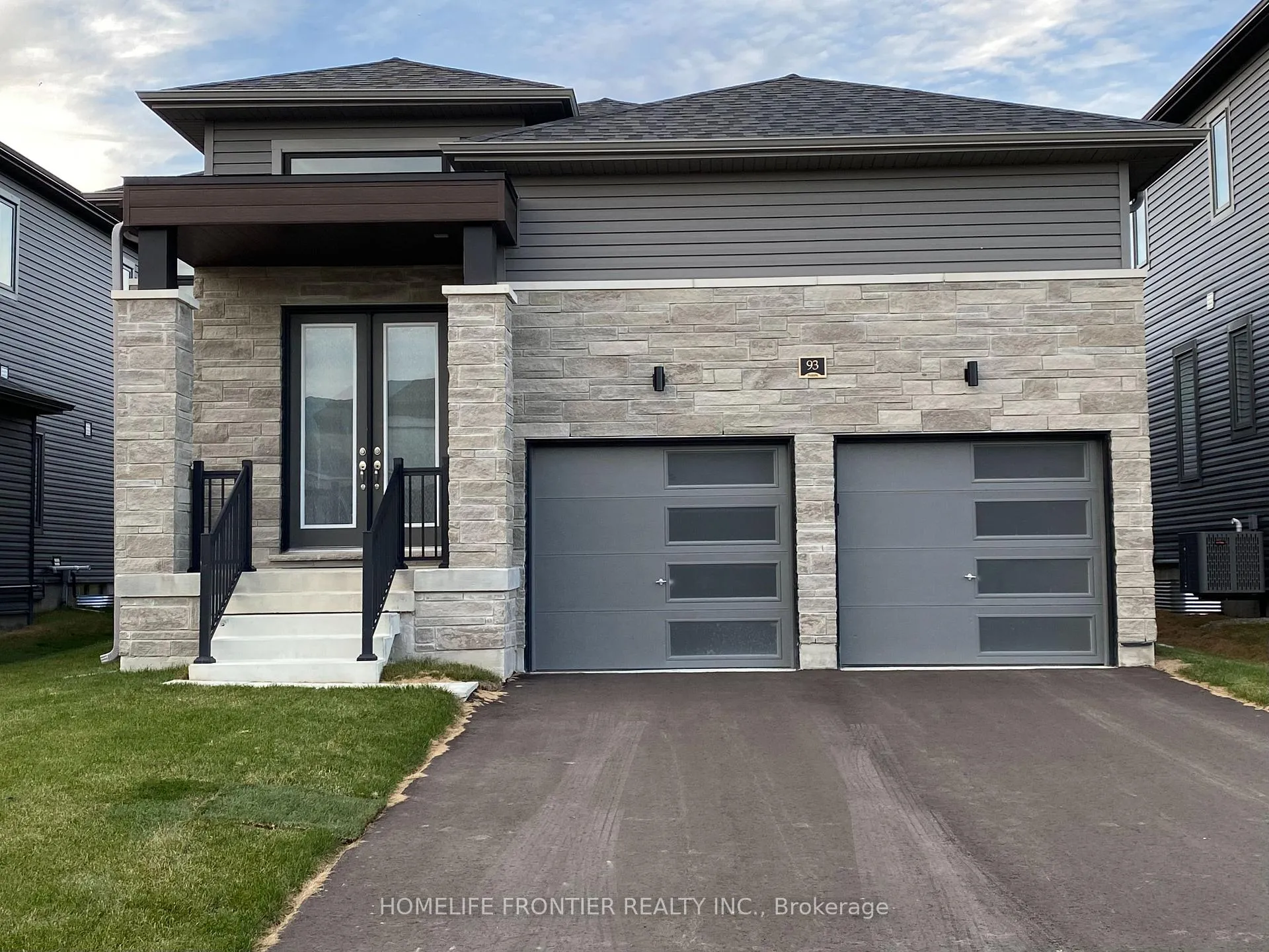 Photo 1 of 93 Sun Valley Avenue, Wasaga Beach — HOMEH