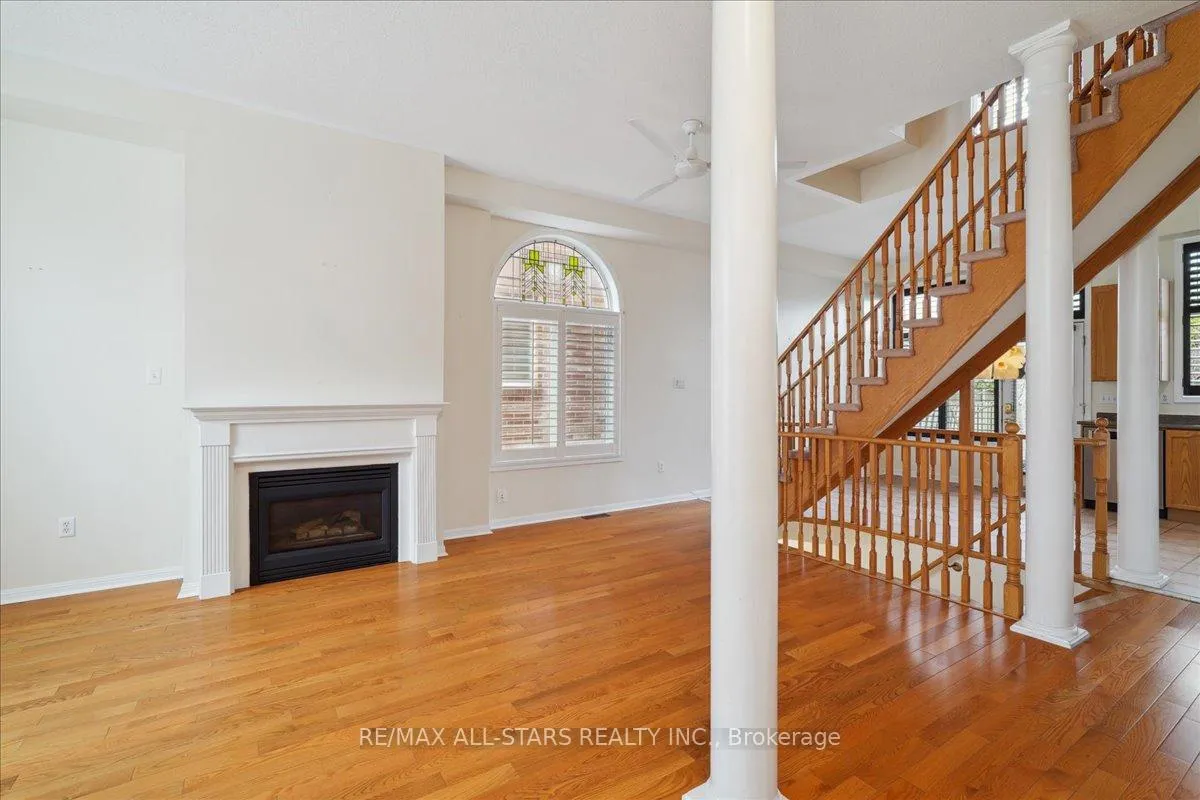 Photo 3 of 56 Cornell Park Avenue, Markham, Cornell — HOMEH