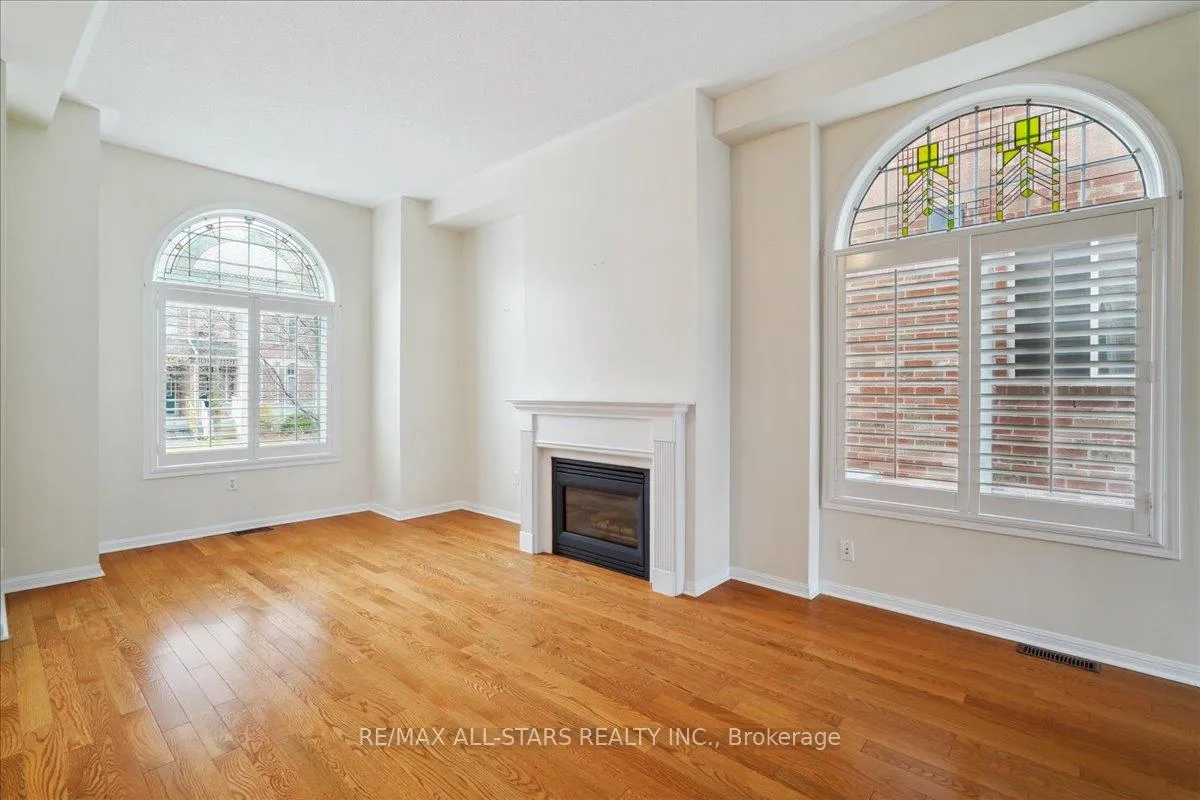 Photo 4 of 56 Cornell Park Avenue, Markham, Cornell — HOMEH