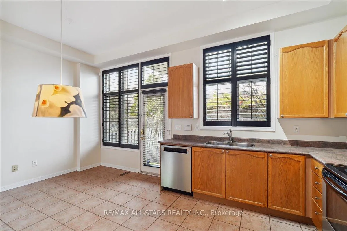 Photo 10 of 56 Cornell Park Avenue, Markham, Cornell — HOMEH