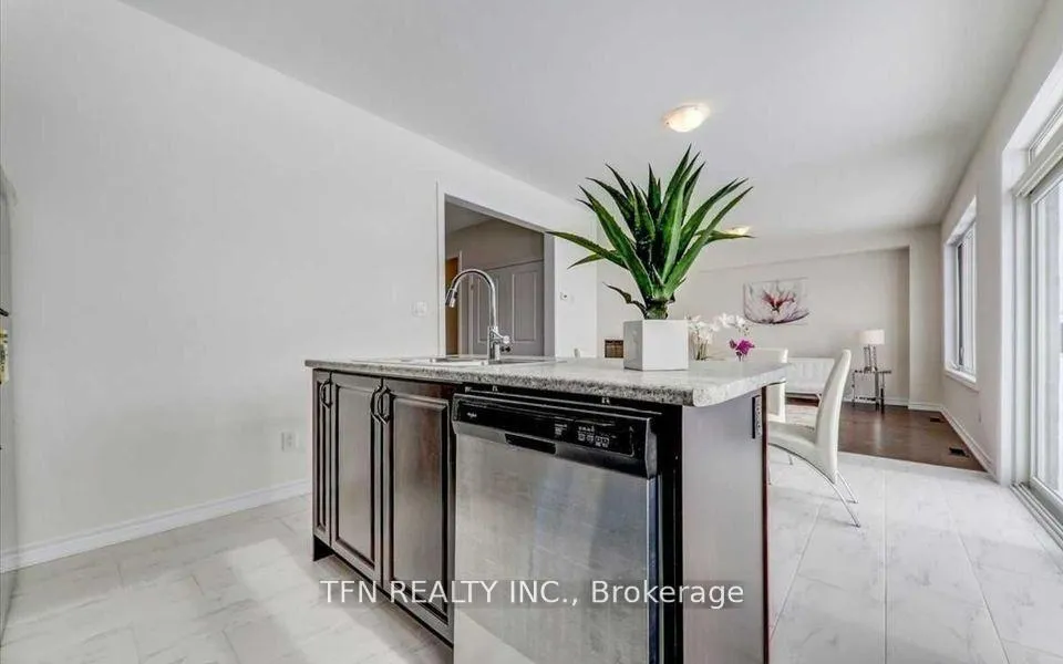 Photo 5 of 15 Simona Avenue, Wasaga Beach — HOMEH
