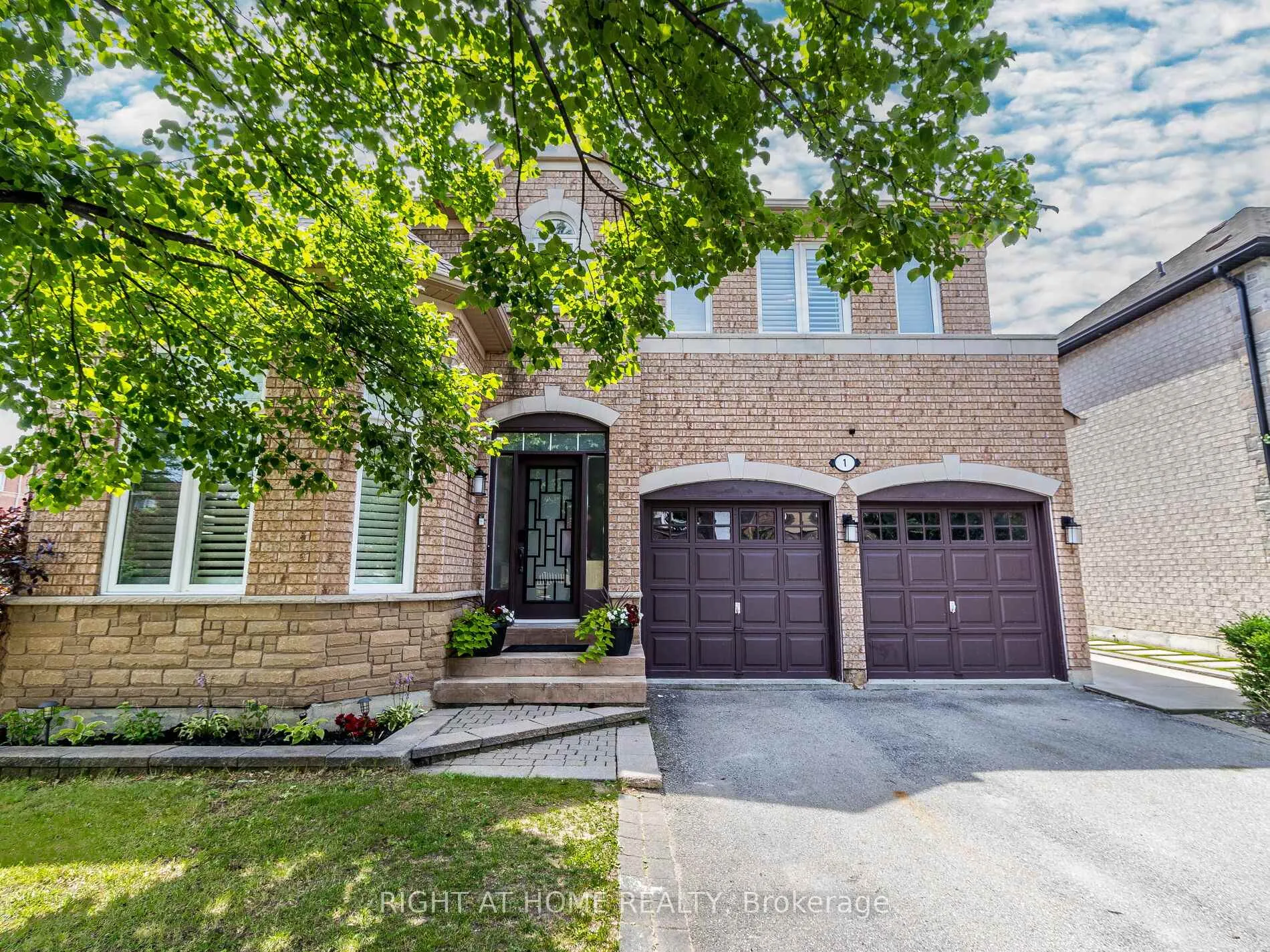Photo 2 of 1 Ferdinand Avenue, Vaughan, Vellore Village — HOMEH