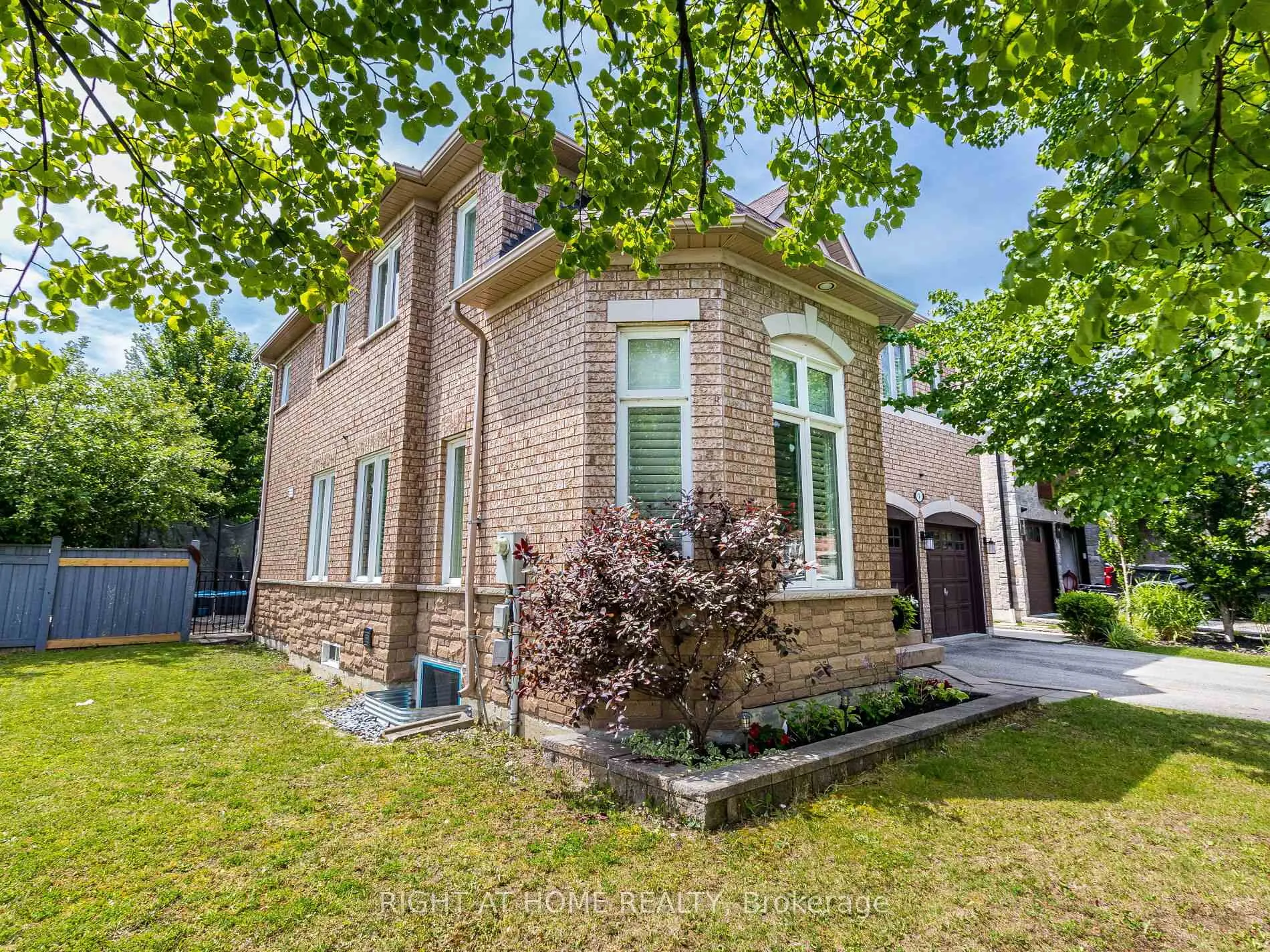 Photo 3 of 1 Ferdinand Avenue, Vaughan, Vellore Village — HOMEH
