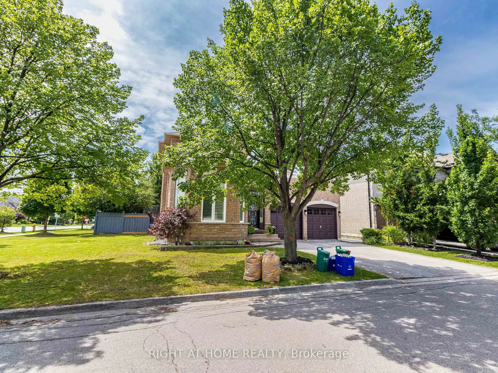 Photo 4 of 1 Ferdinand Avenue, Vaughan, Vellore Village — HOMEH