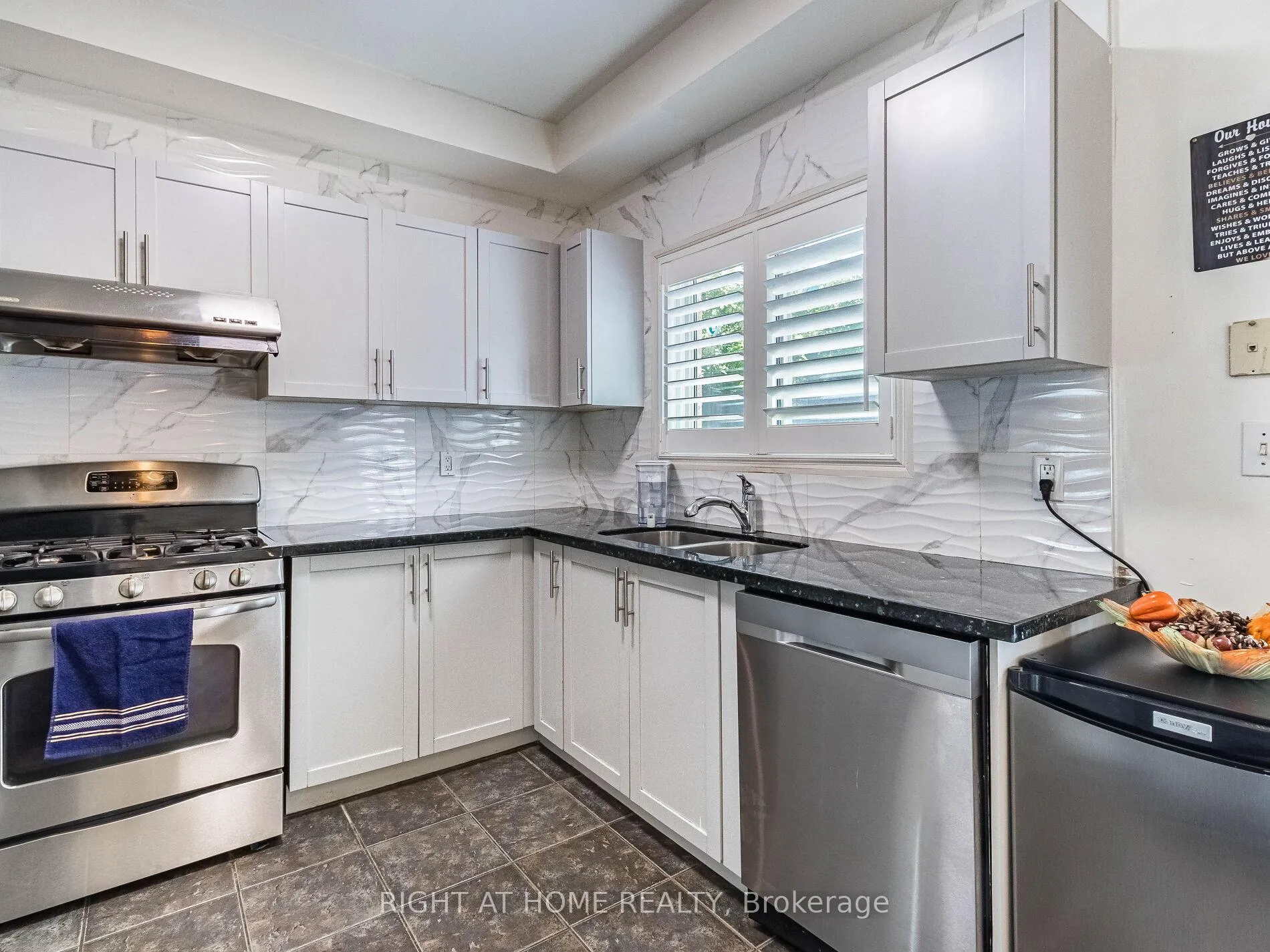 Photo 18 of 1 Ferdinand Avenue, Vaughan, Vellore Village — HOMEH