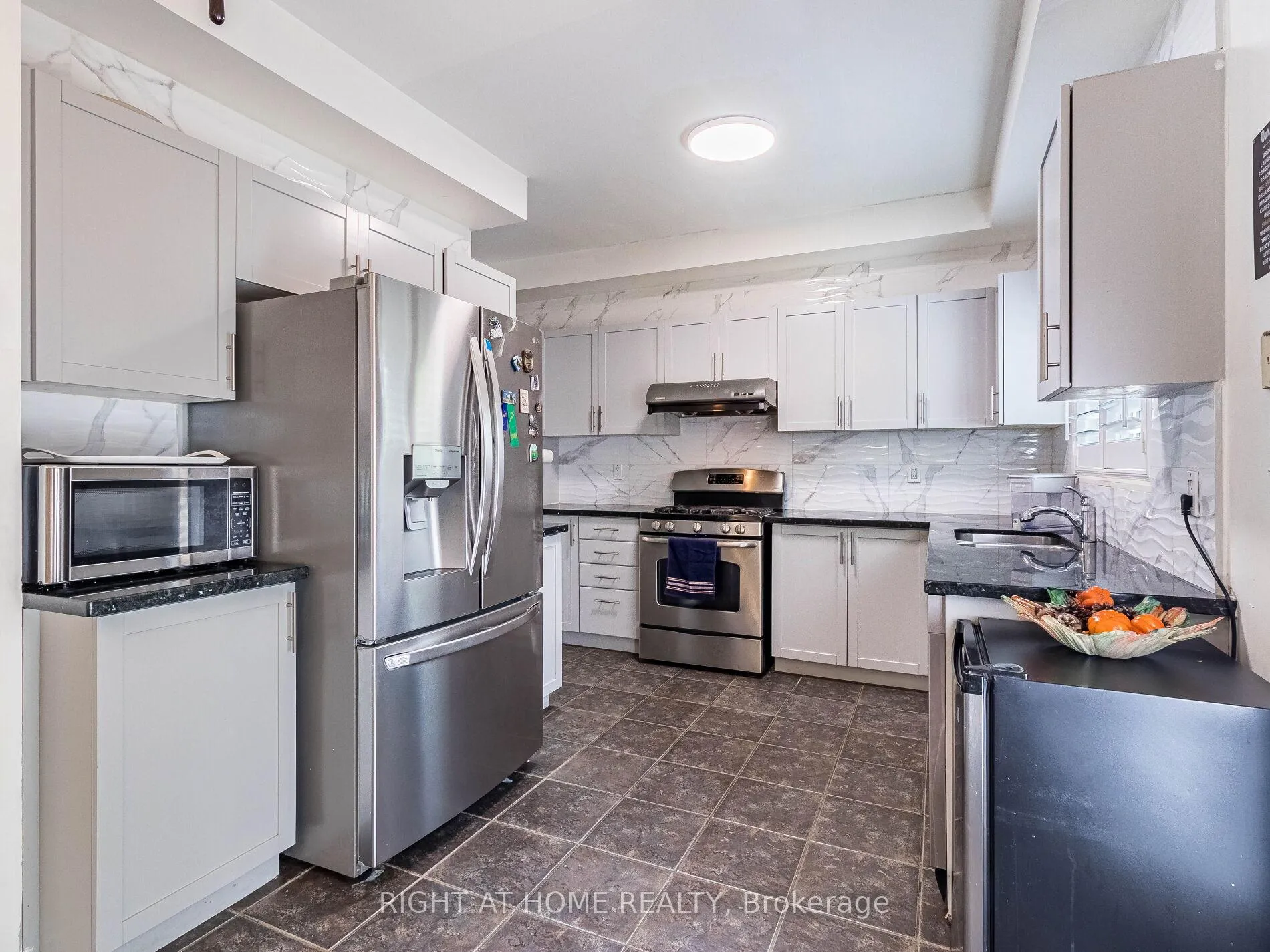 Photo 19 of 1 Ferdinand Avenue, Vaughan, Vellore Village — HOMEH