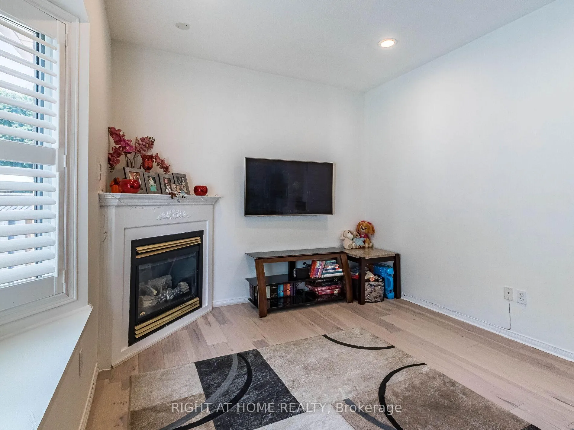 Photo 21 of 1 Ferdinand Avenue, Vaughan, Vellore Village — HOMEH
