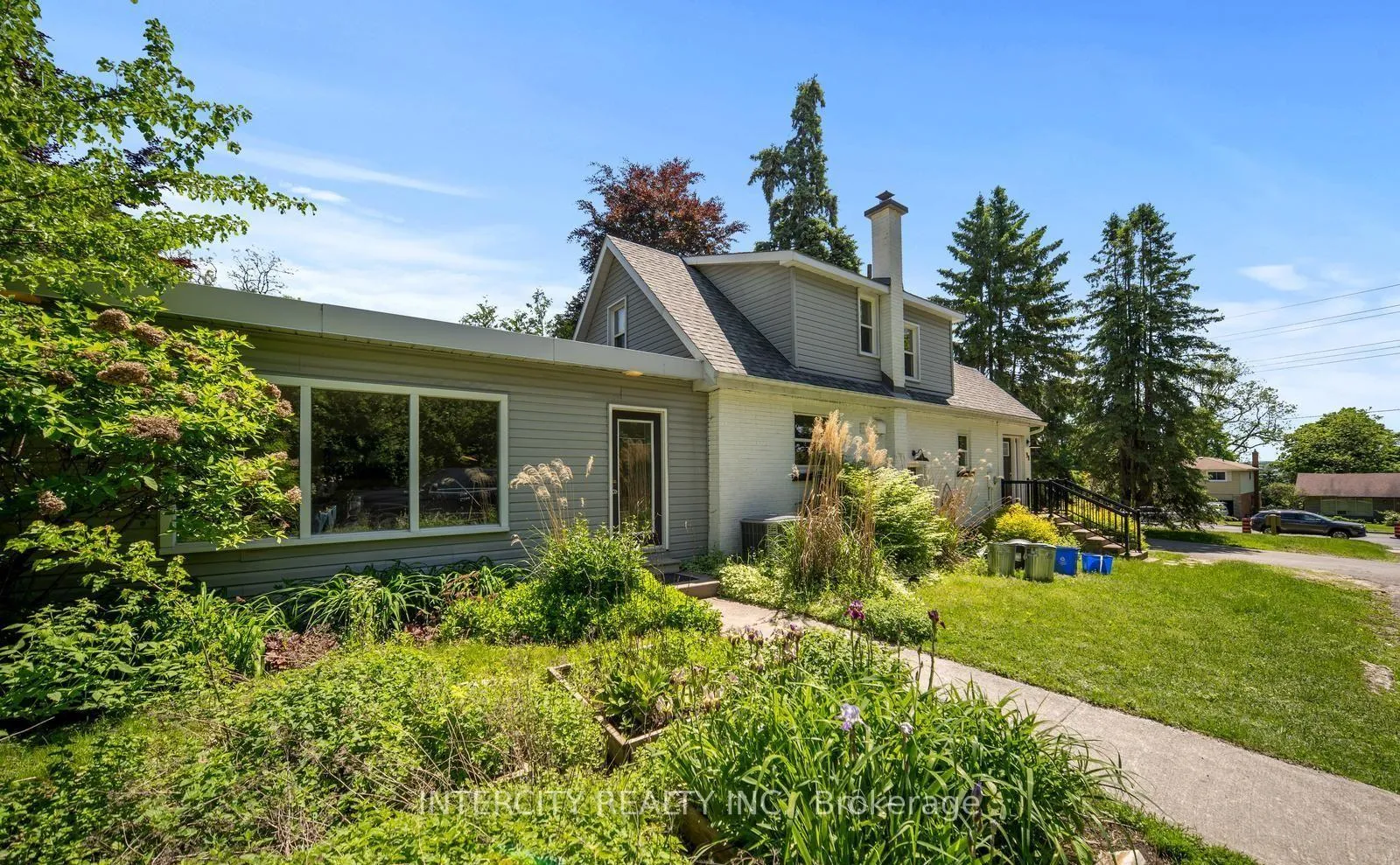 Photo 1 of 98 Blake Street, Barrie, North Shore — HOMEH
