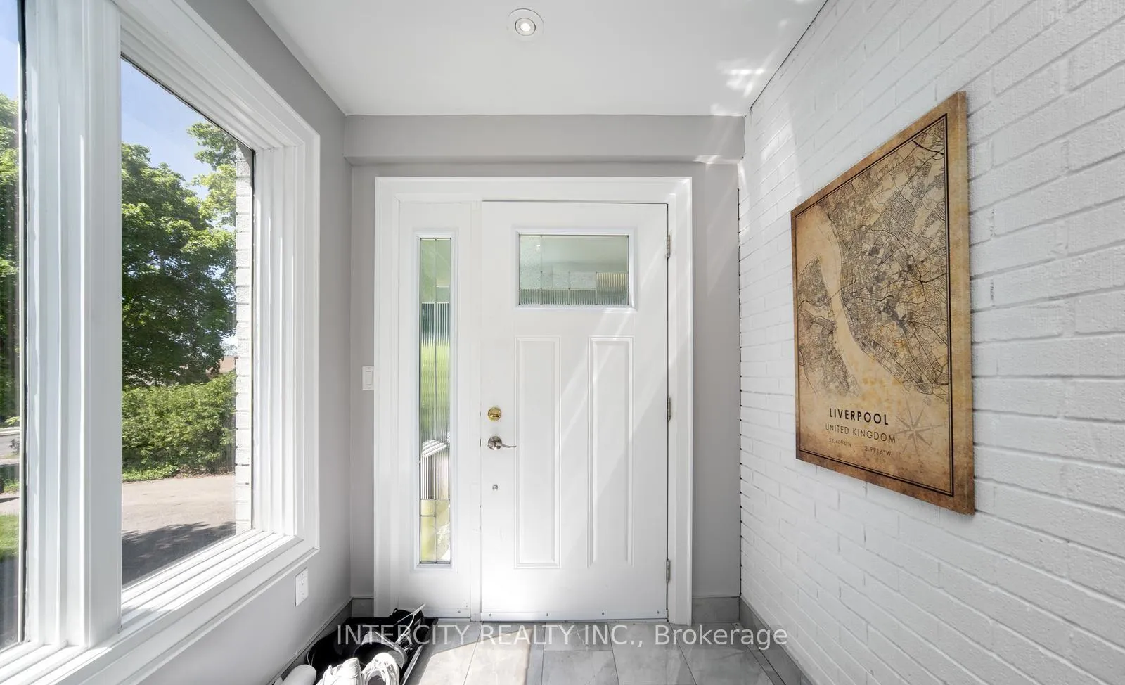 Photo 3 of 98 Blake Street, Barrie, North Shore — HOMEH