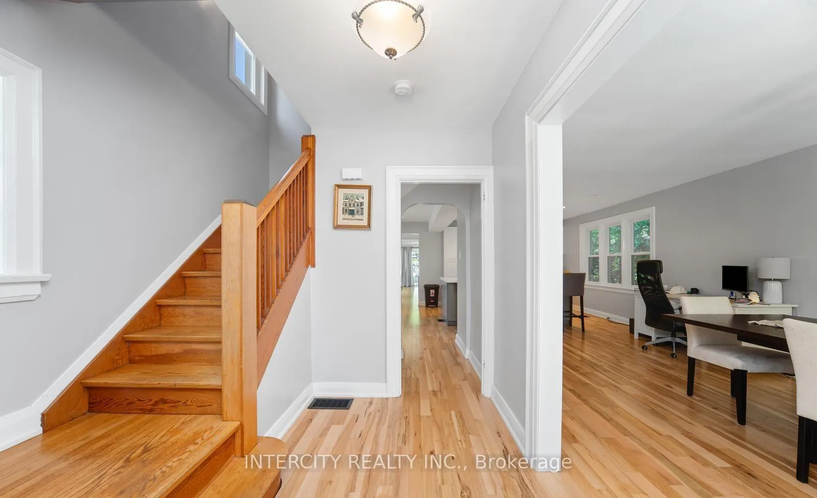 Photo 4 of 98 Blake Street, Barrie, North Shore — HOMEH