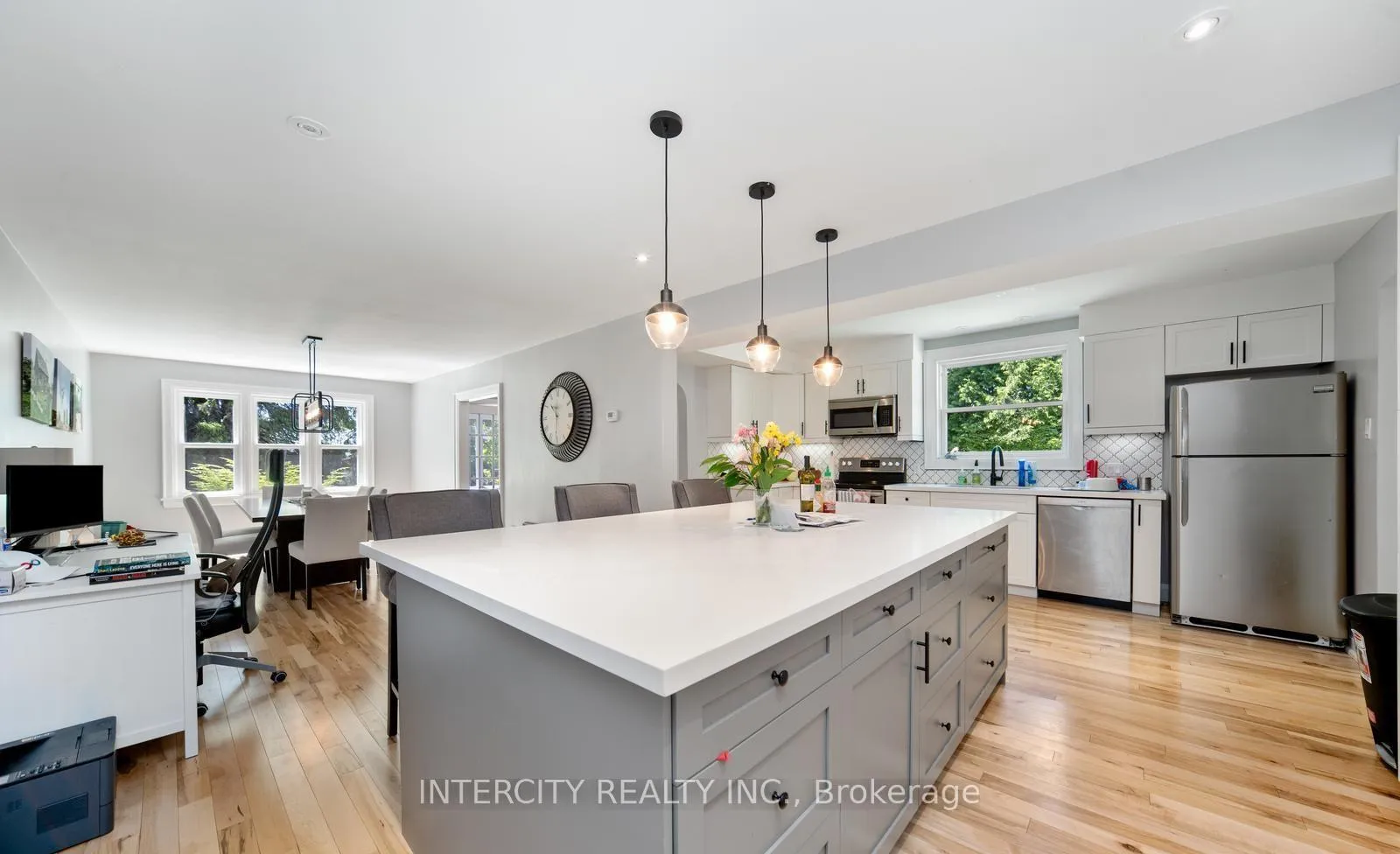 Photo 8 of 98 Blake Street, Barrie, North Shore — HOMEH