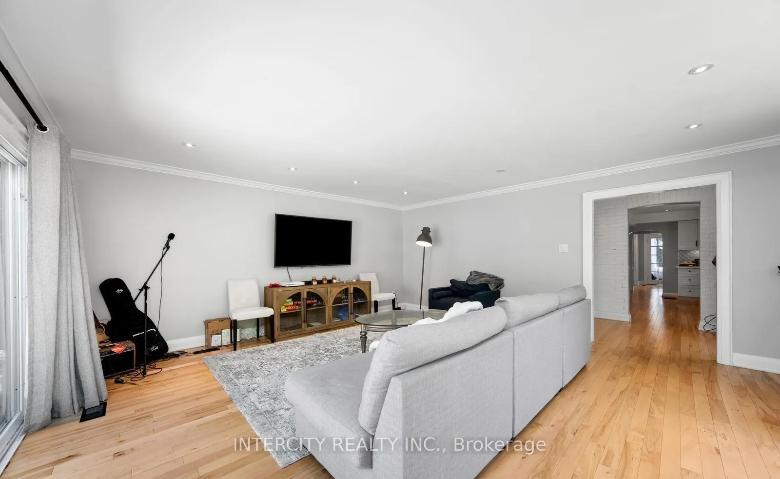 Photo 16 of 98 Blake Street, Barrie, North Shore — HOMEH