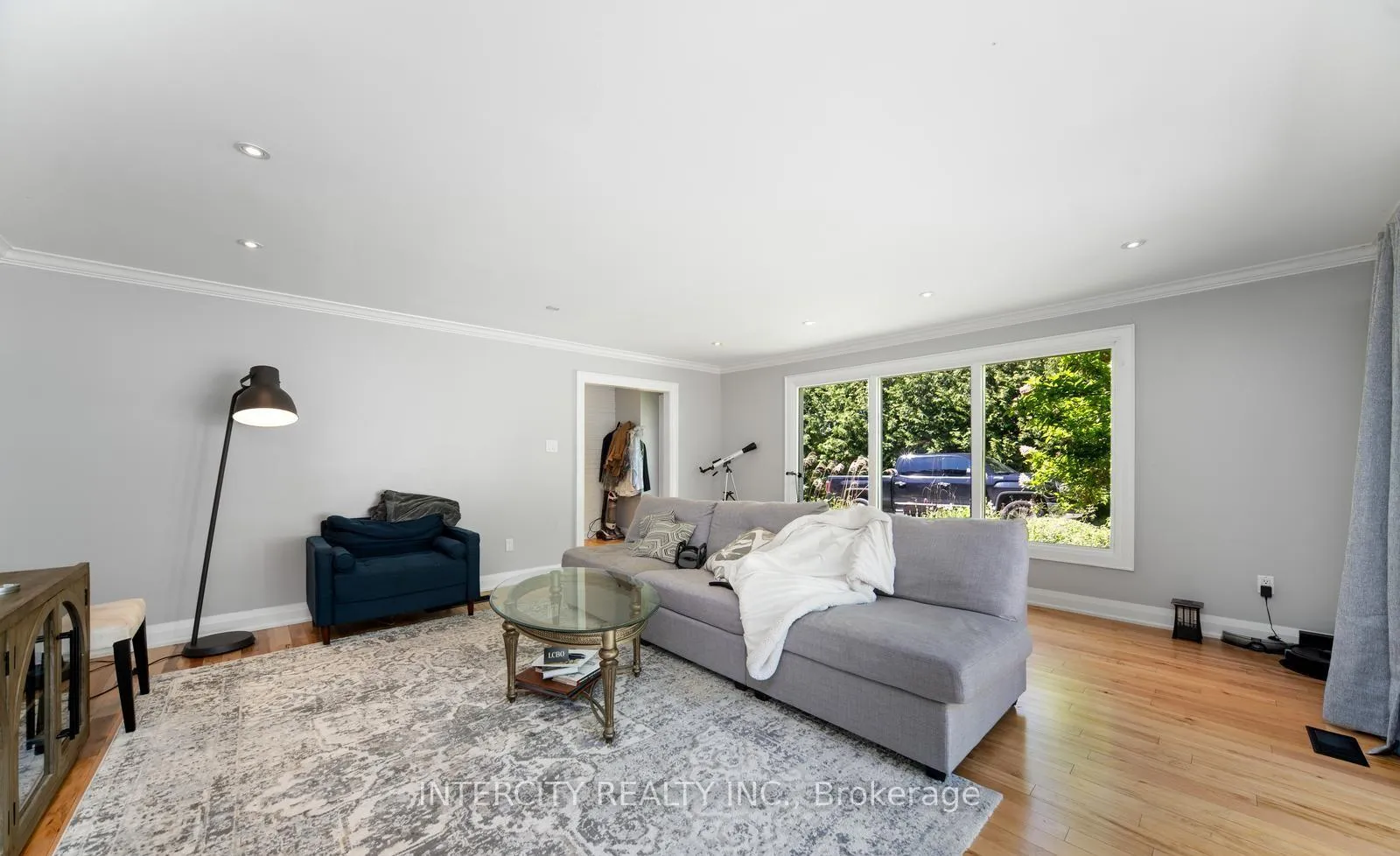 Photo 17 of 98 Blake Street, Barrie, North Shore — HOMEH