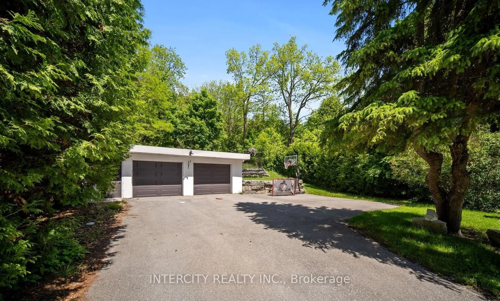 Photo 23 of 98 Blake Street, Barrie, North Shore — HOMEH