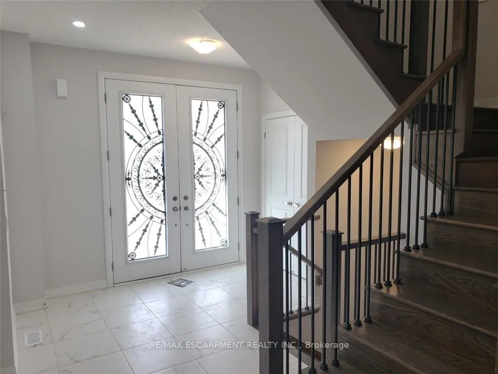 Photo 5 of 15 Yale Drive, Hamilton, Mount Hope — HOMEH