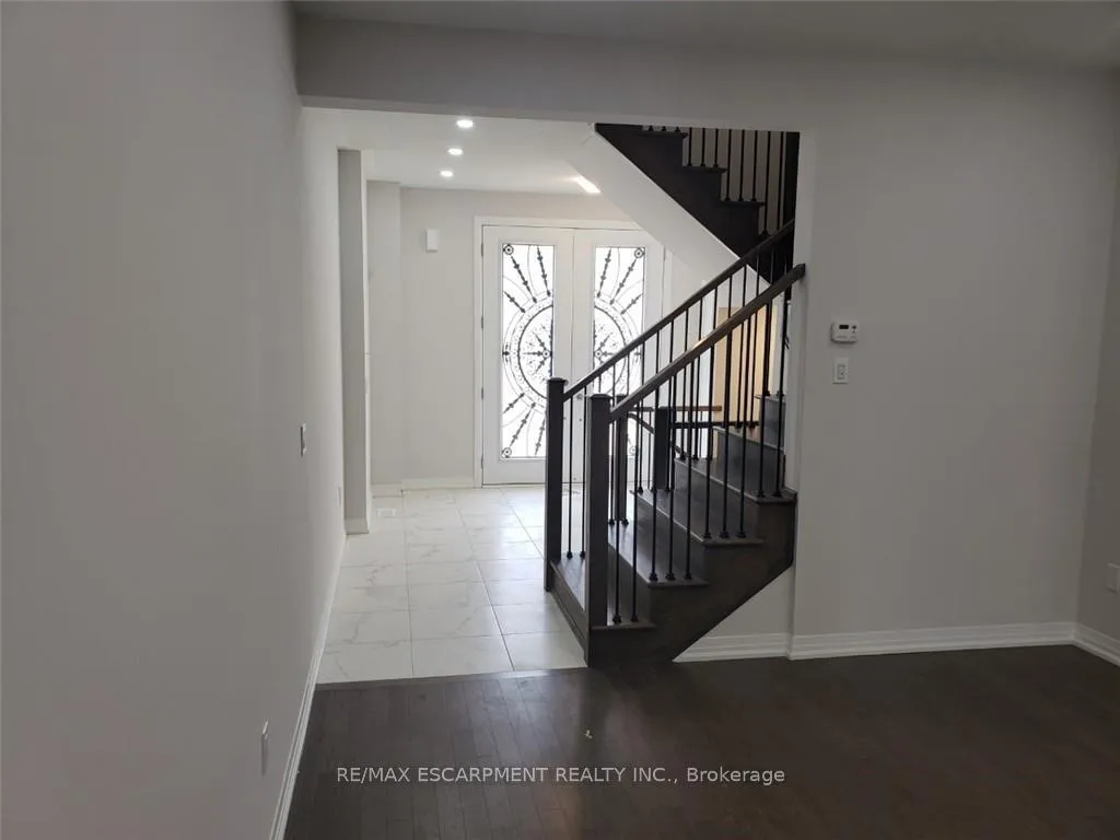 Photo 6 of 15 Yale Drive, Hamilton, Mount Hope — HOMEH