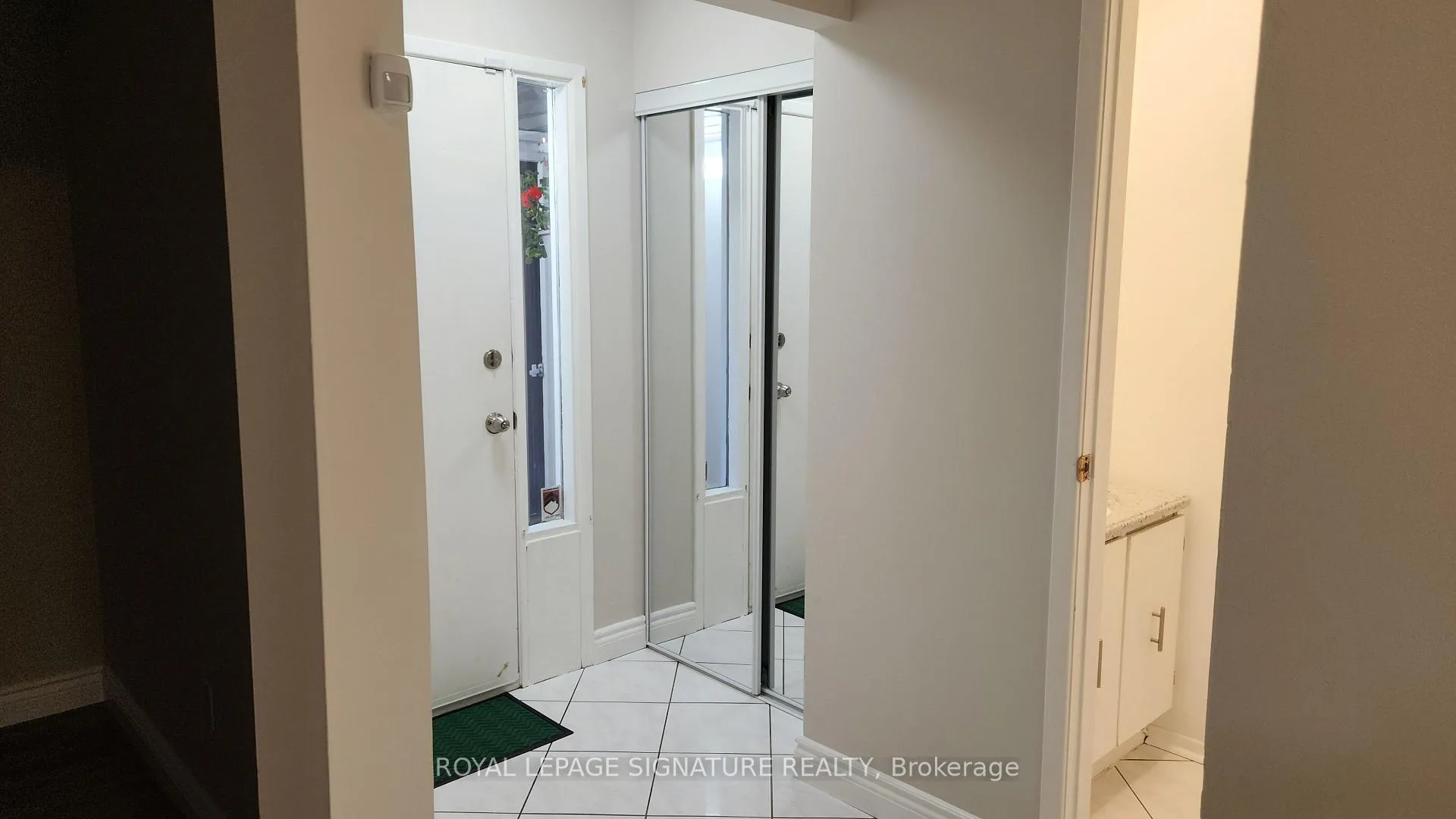 Photo 3 of 27 Patrice Crescent, Vaughan, Crestwood-Springfarm-Yorkhill — HOMEH