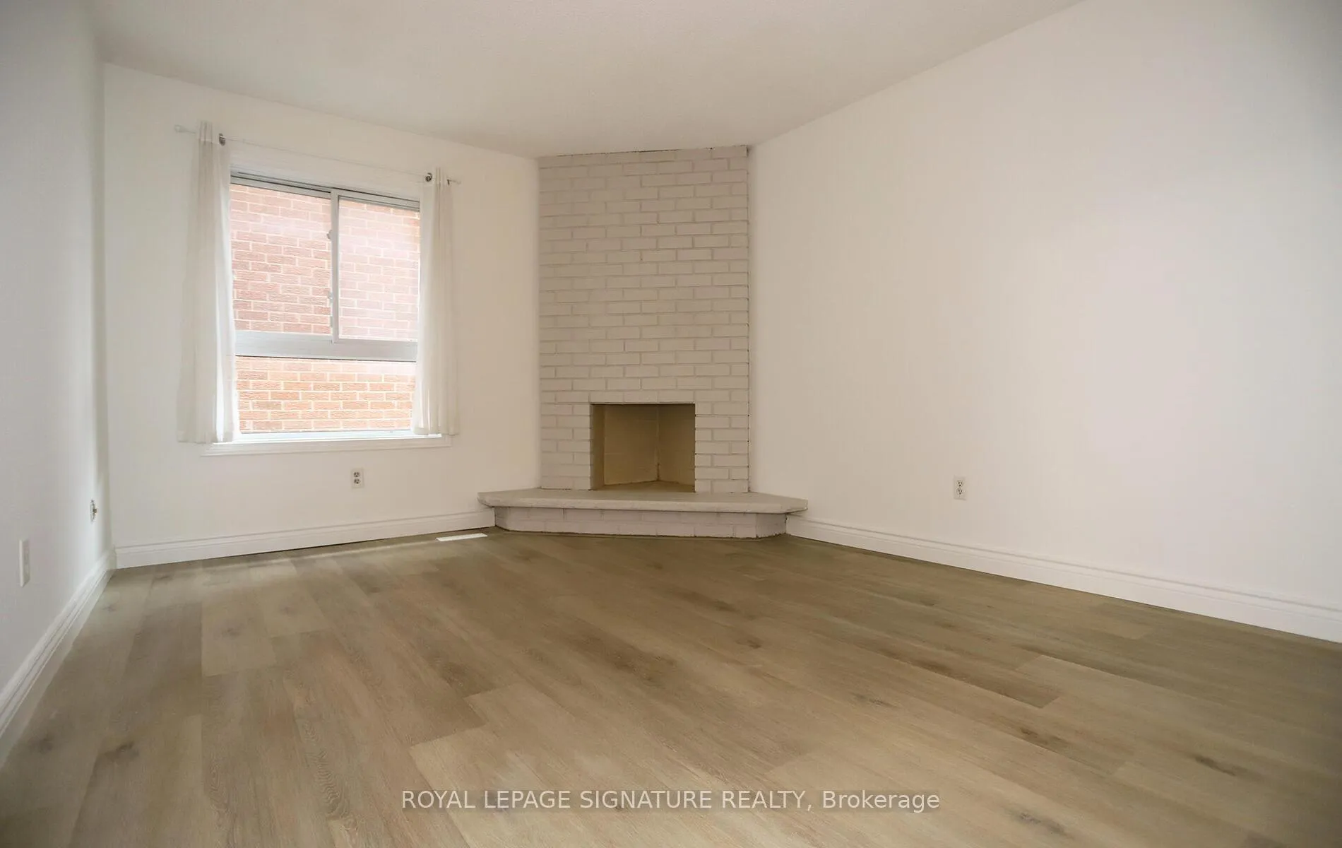 Photo 5 of 27 Patrice Crescent, Vaughan, Crestwood-Springfarm-Yorkhill — HOMEH