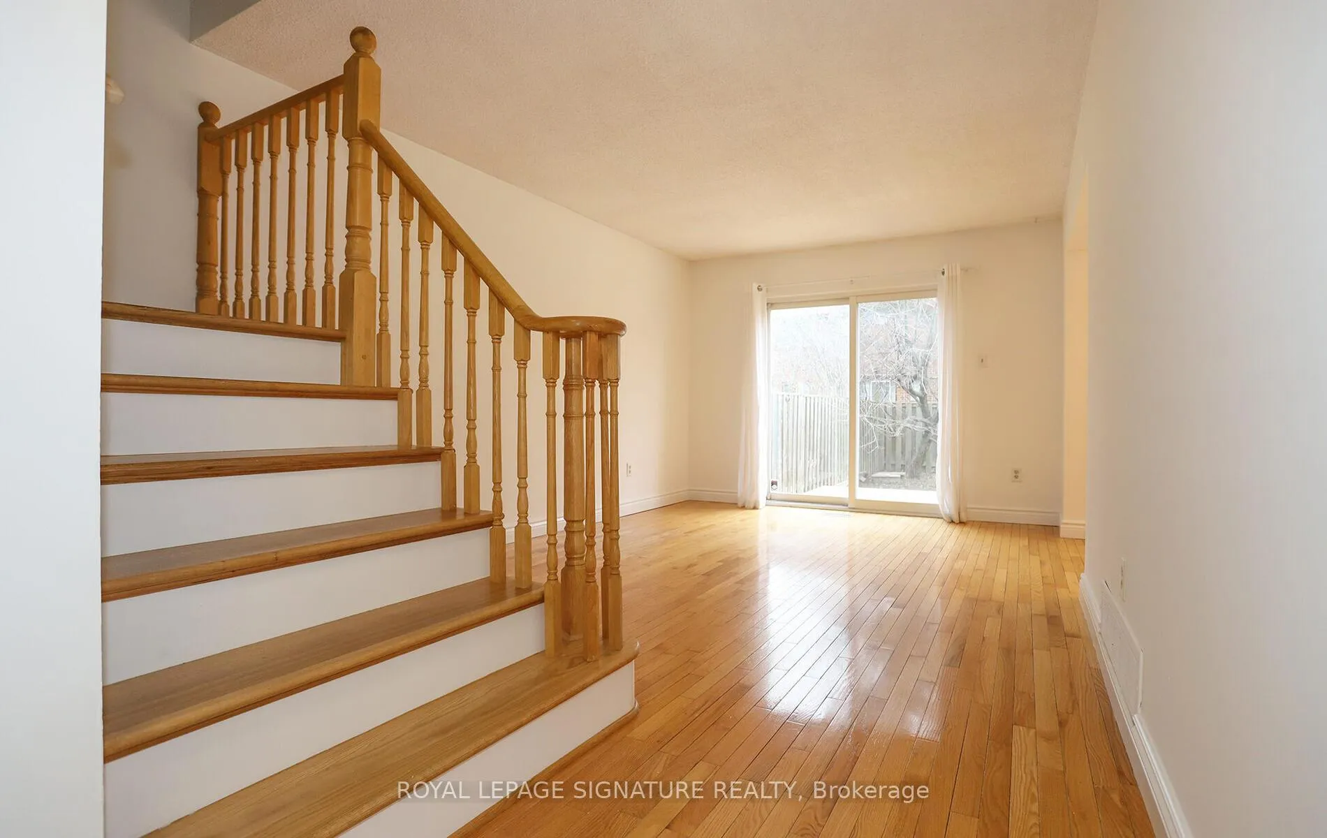 Photo 7 of 27 Patrice Crescent, Vaughan, Crestwood-Springfarm-Yorkhill — HOMEH