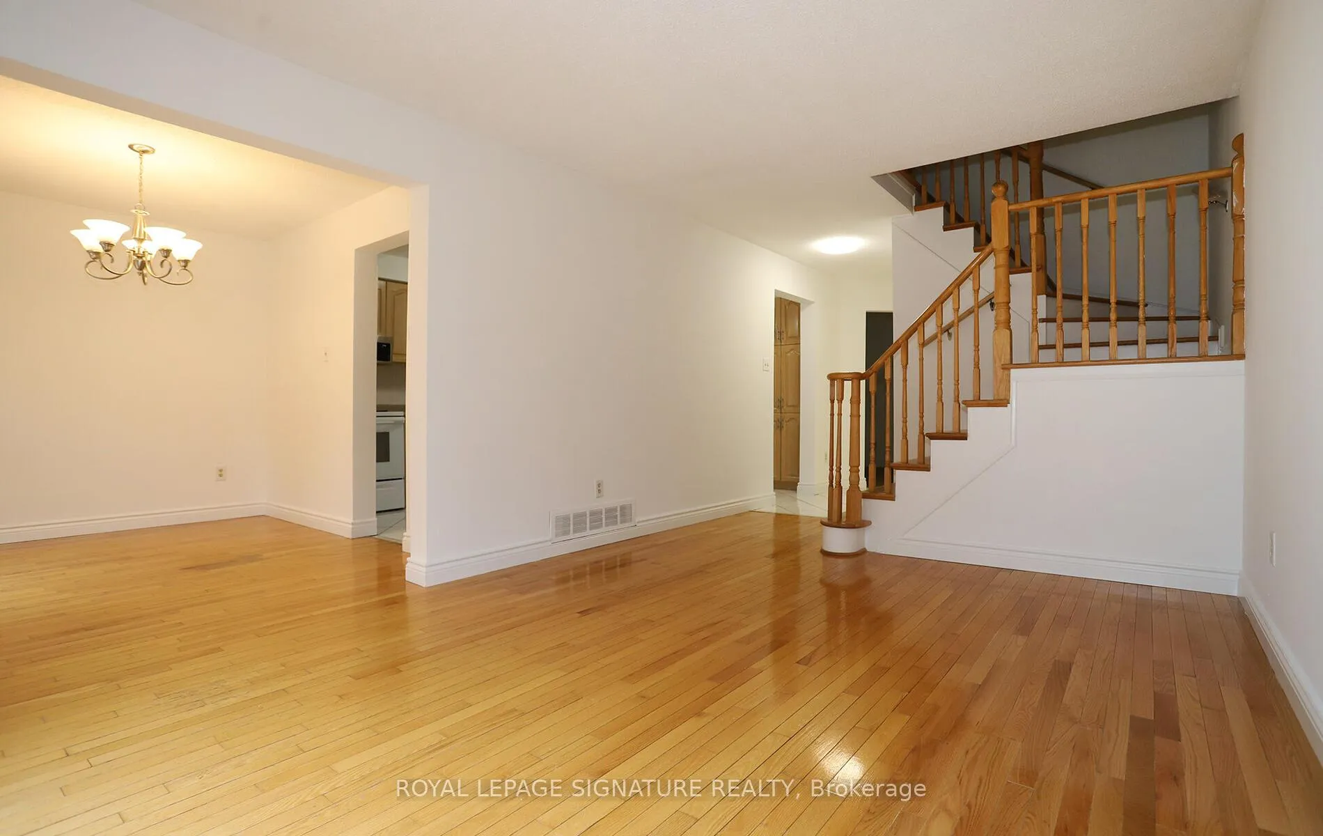 Photo 9 of 27 Patrice Crescent, Vaughan, Crestwood-Springfarm-Yorkhill — HOMEH