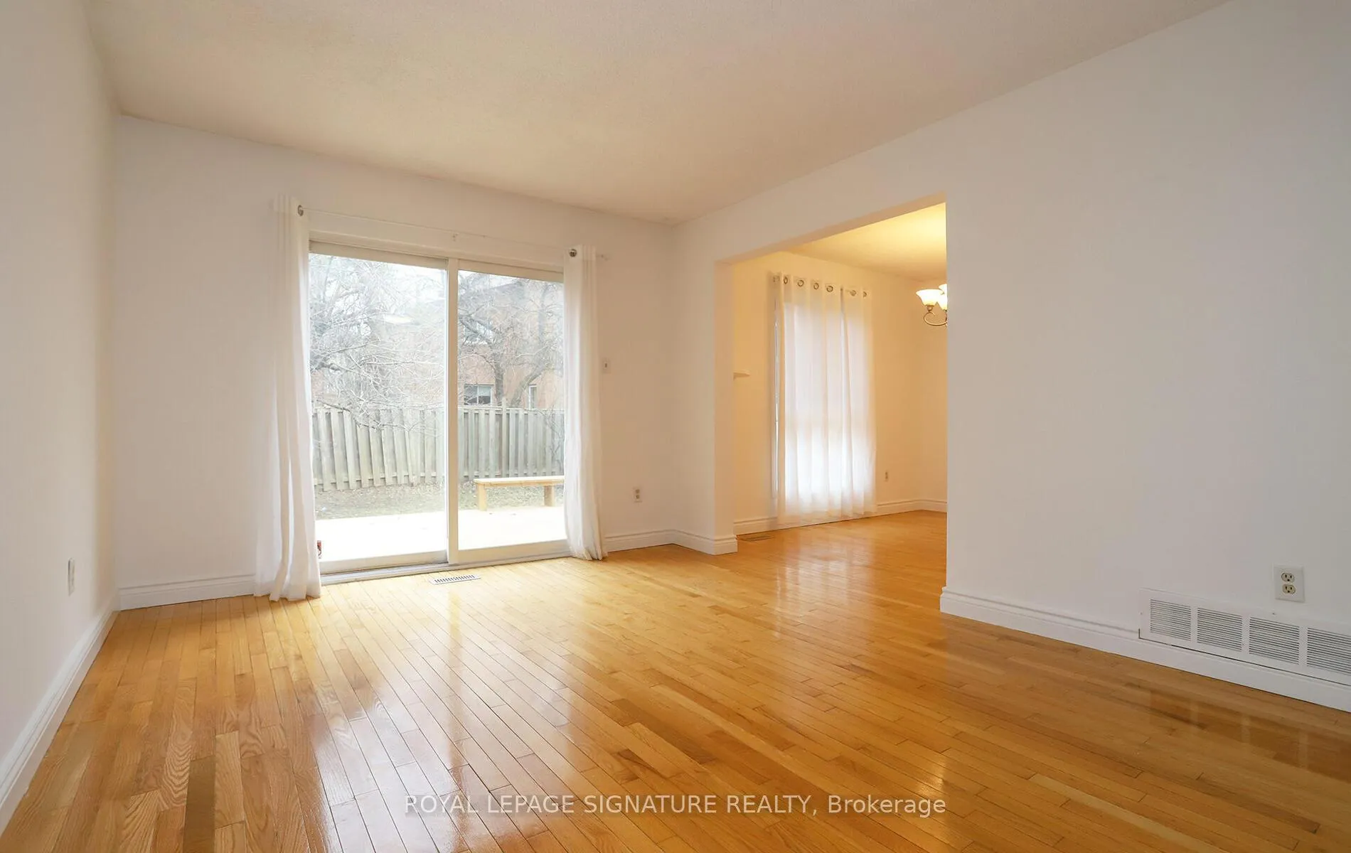 Photo 10 of 27 Patrice Crescent, Vaughan, Crestwood-Springfarm-Yorkhill — HOMEH